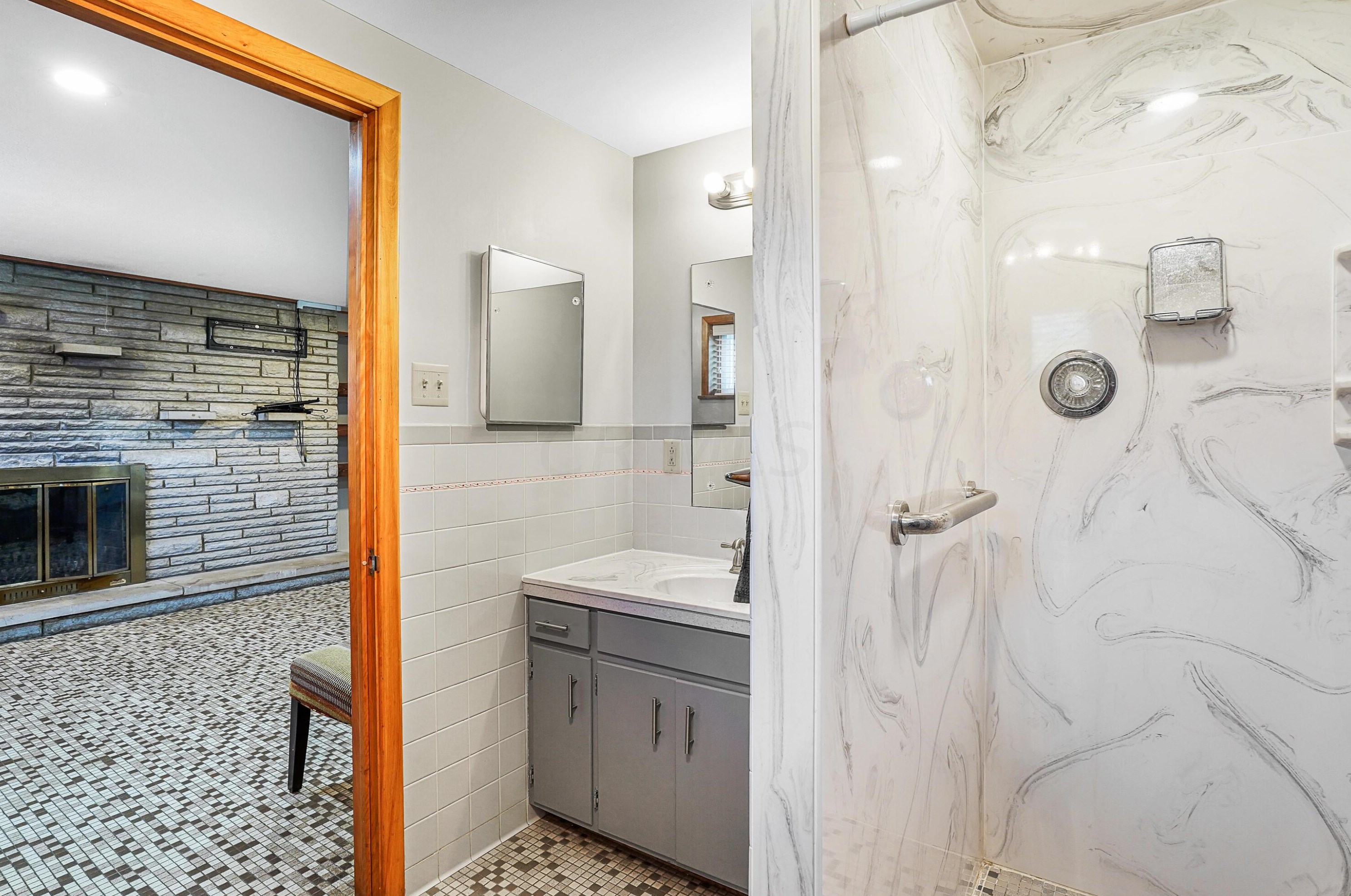 1552 Hickory Run Dr, Columbus OH 43204-1517 exterior