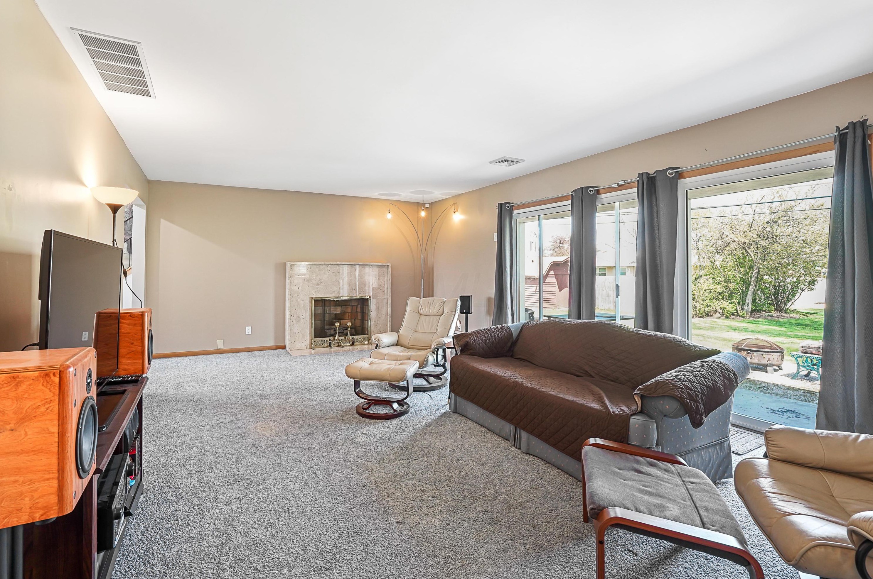 1552 Hickory Run Dr, Columbus OH 43204-1517 exterior