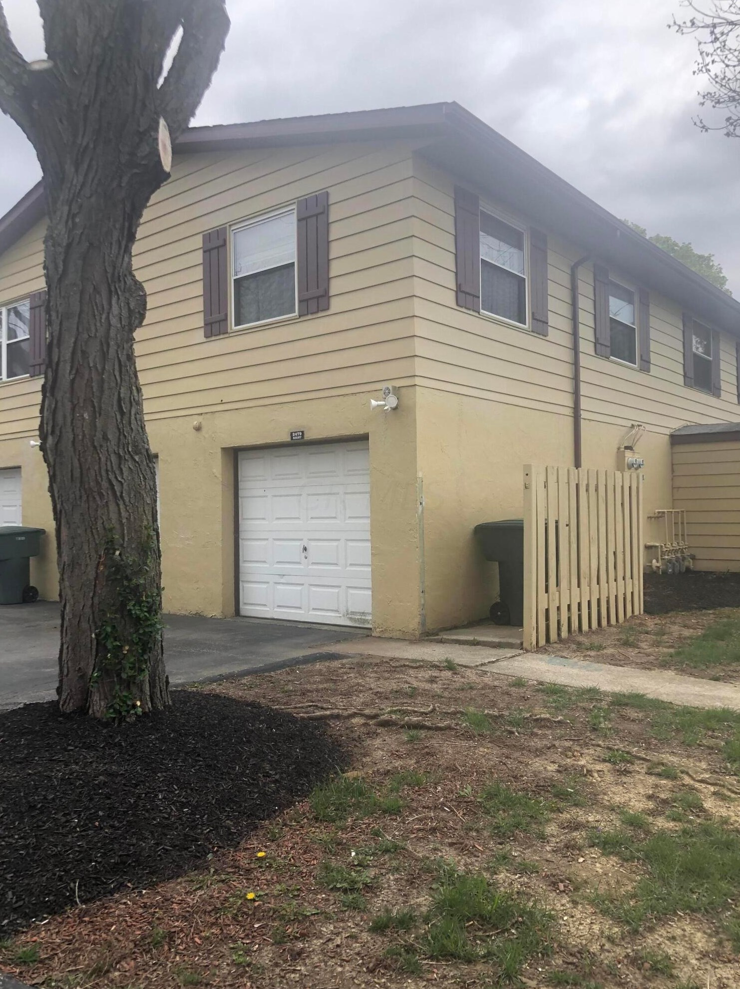 2479 Burgandy Ln, Columbus, OH 43232-7205