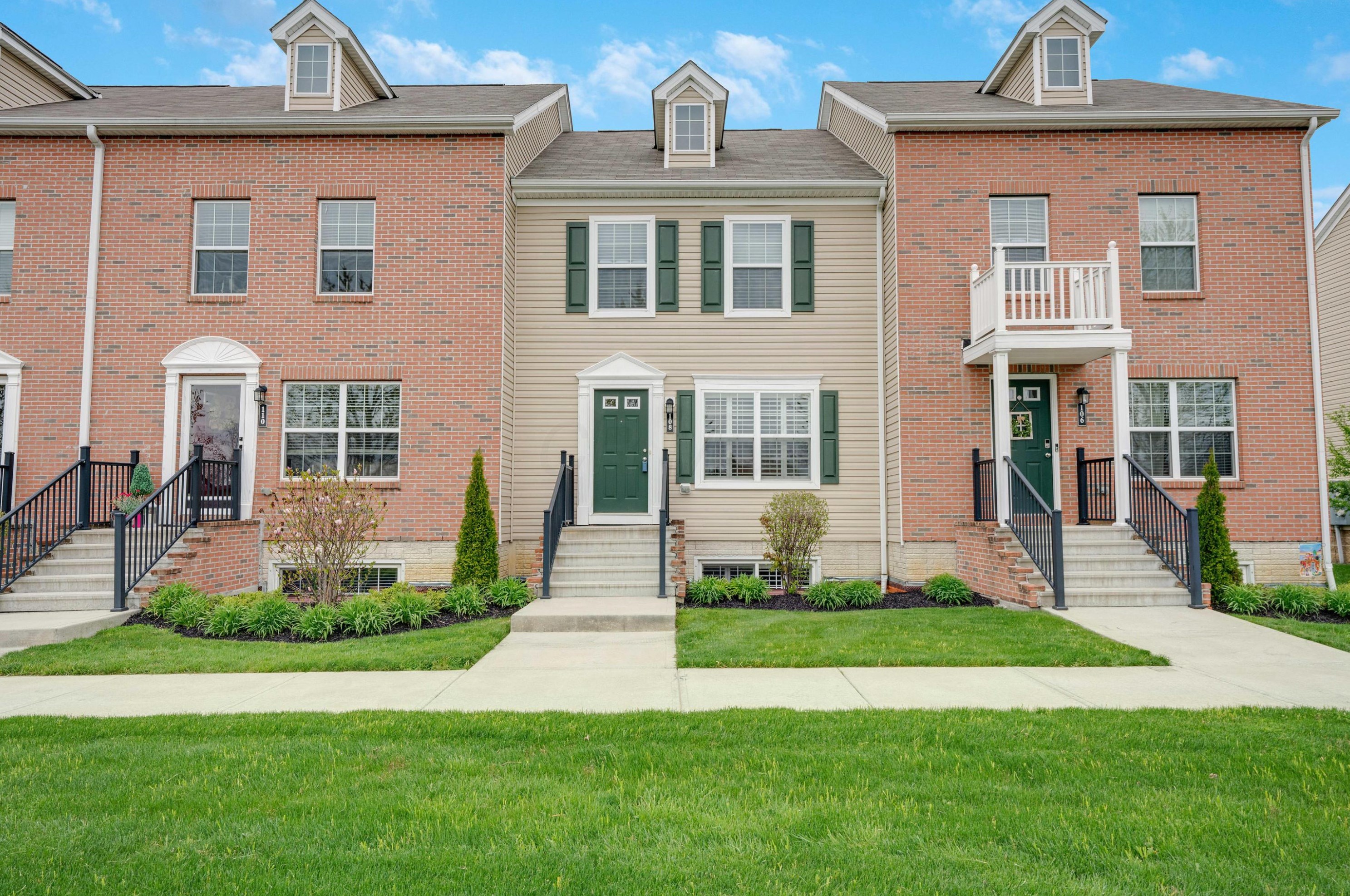 108 Highbluffs Blvd, Columbus OH 43235-8421 exterior