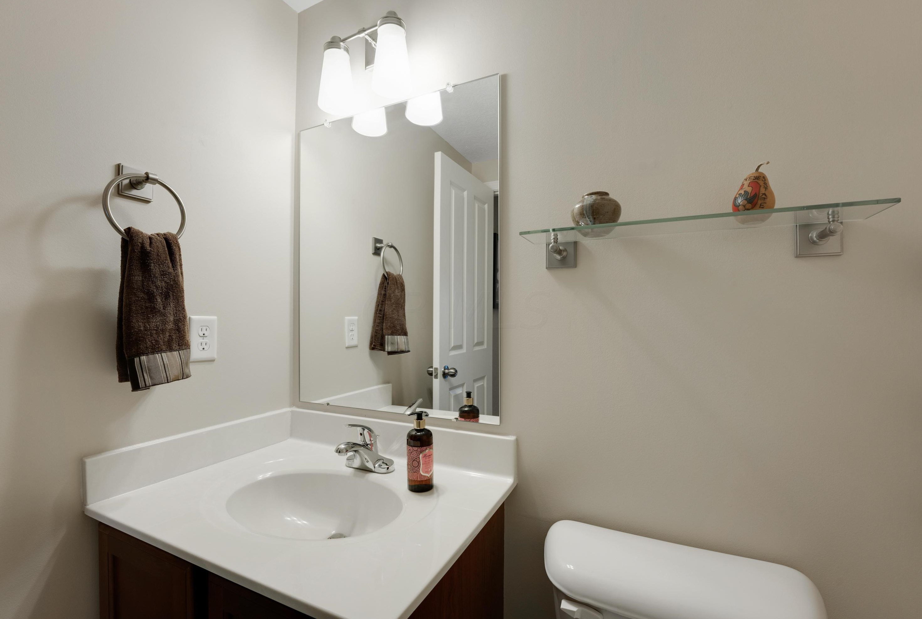 108 Highbluffs Blvd, Columbus OH 43235-8421 exterior