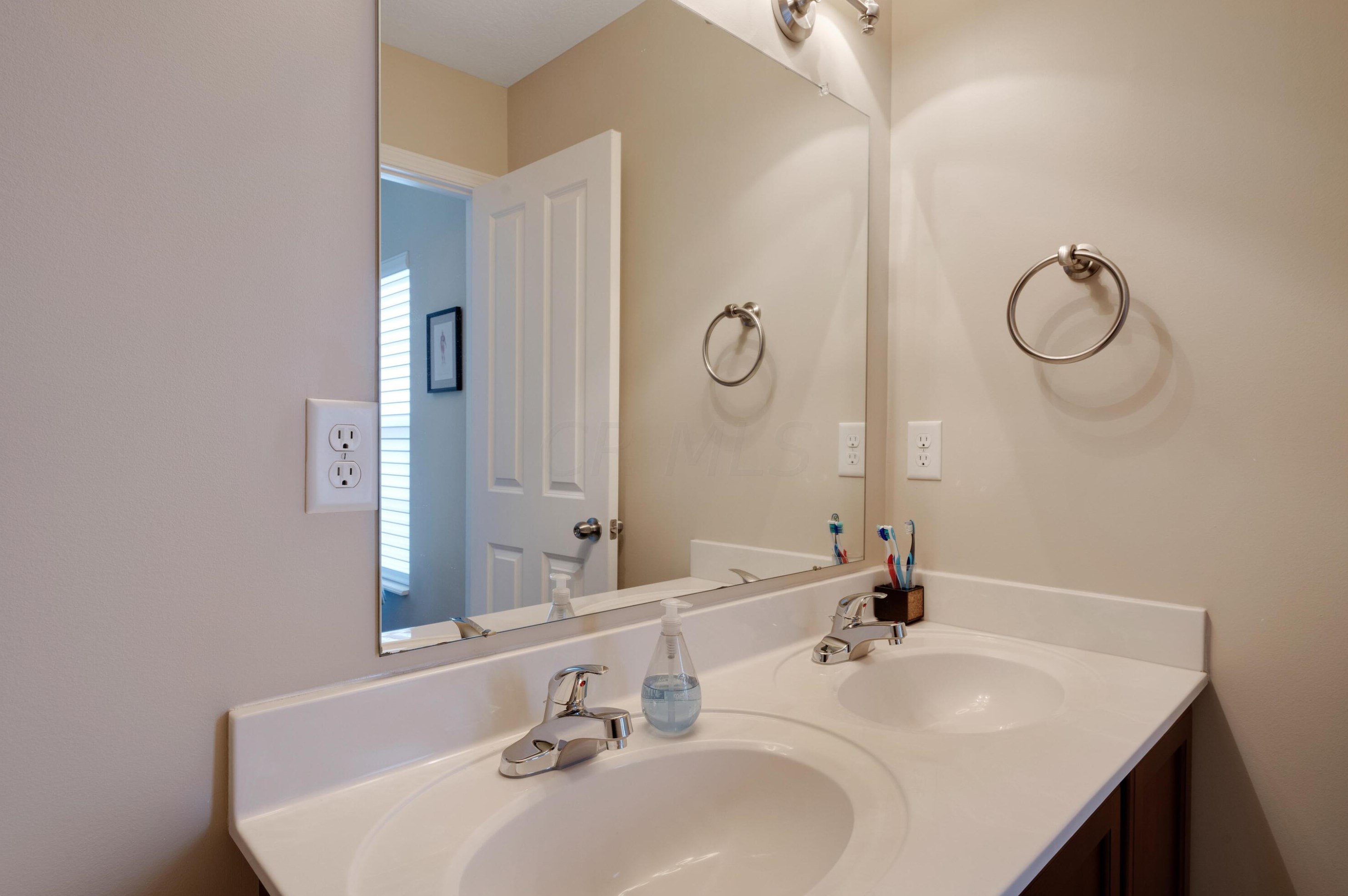 108 Highbluffs Blvd, Columbus OH 43235-8421 exterior