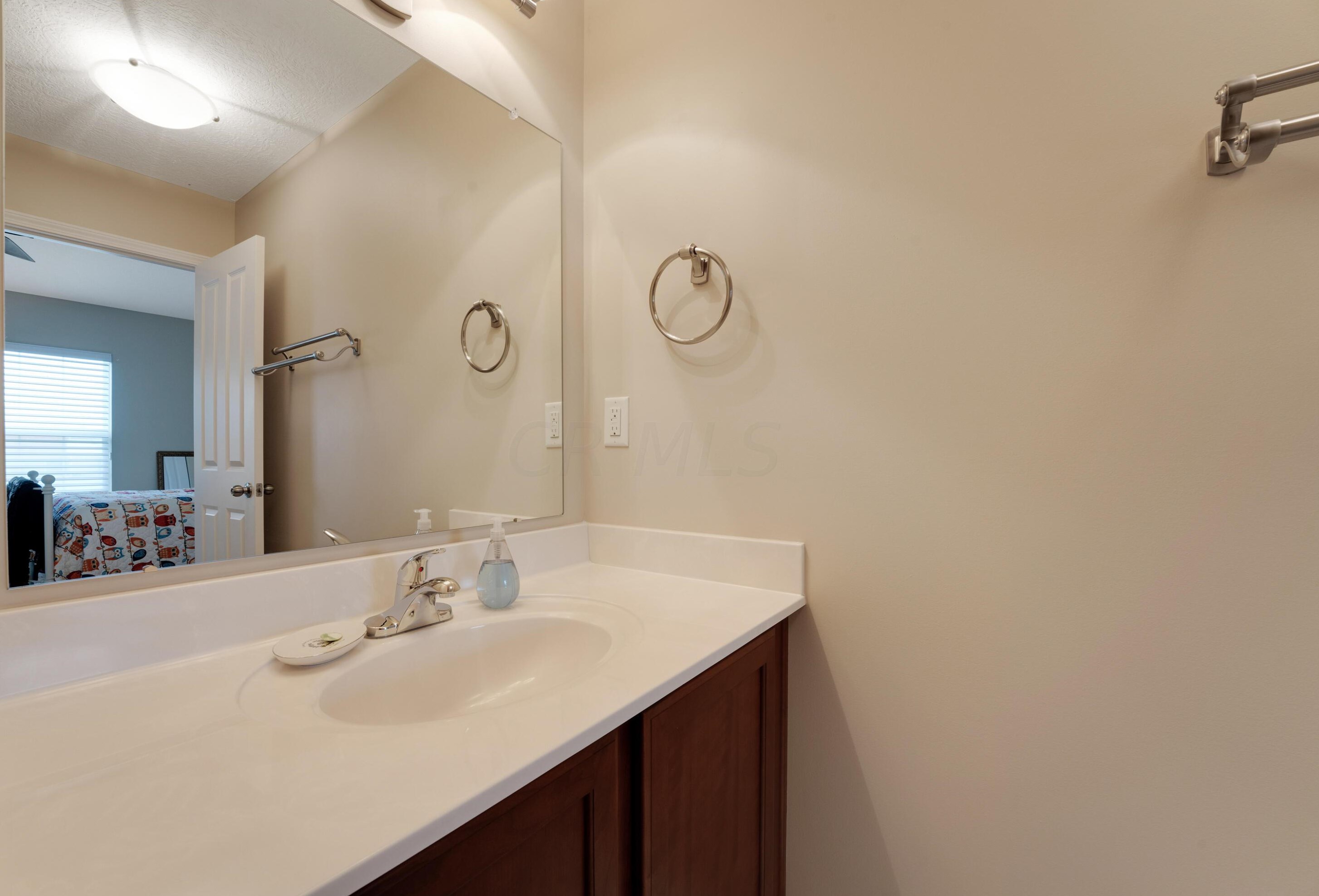 108 Highbluffs Blvd, Columbus OH 43235-8421 exterior