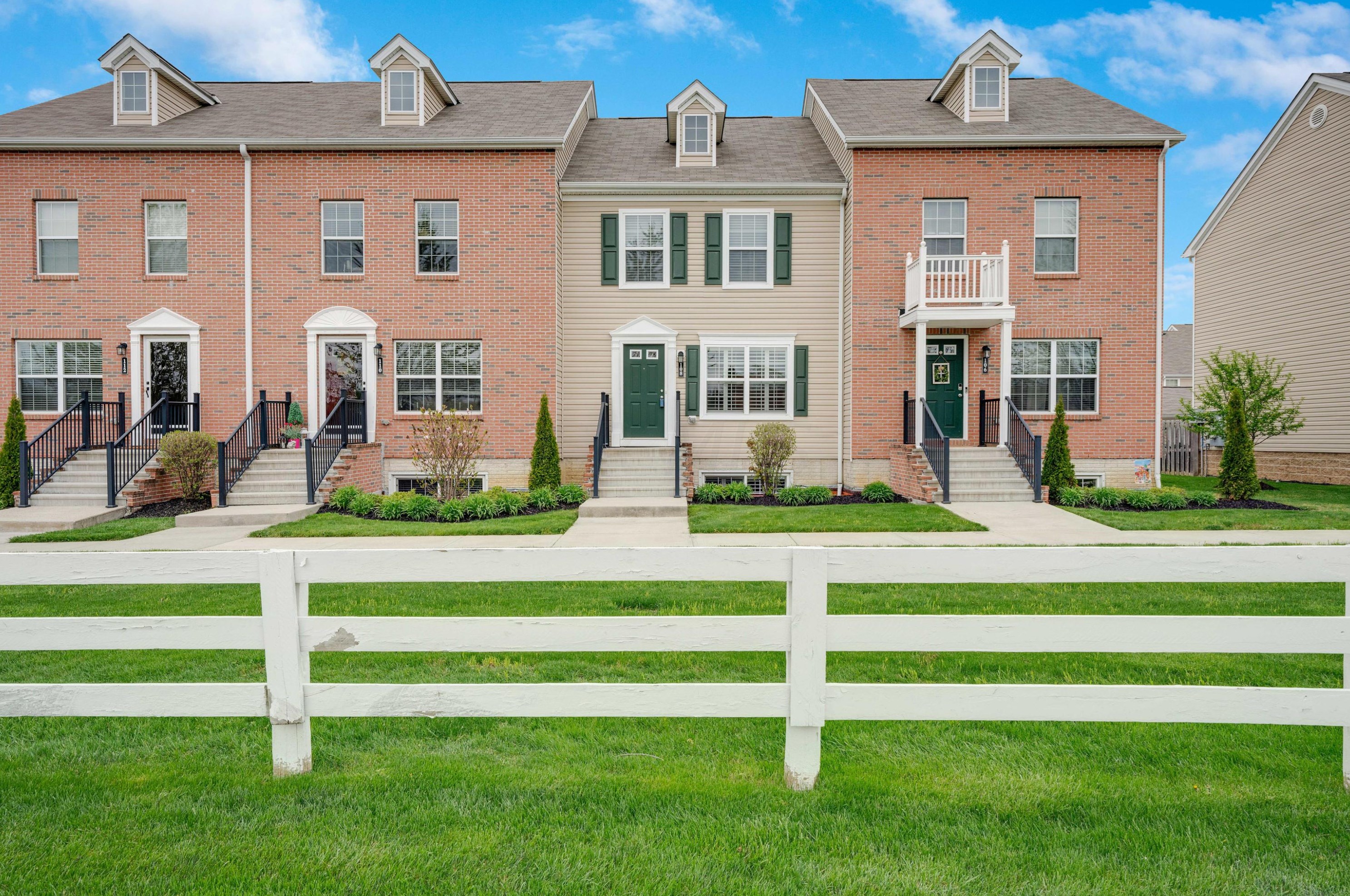 108 Highbluffs Blvd, Columbus OH 43235-8421 exterior