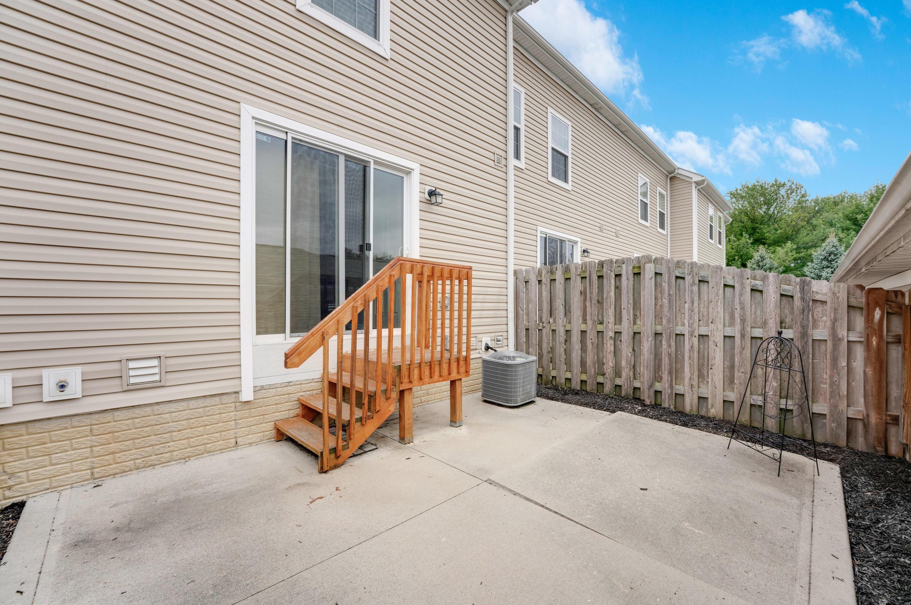 108 Highbluffs Blvd, Columbus OH 43235-8421 exterior