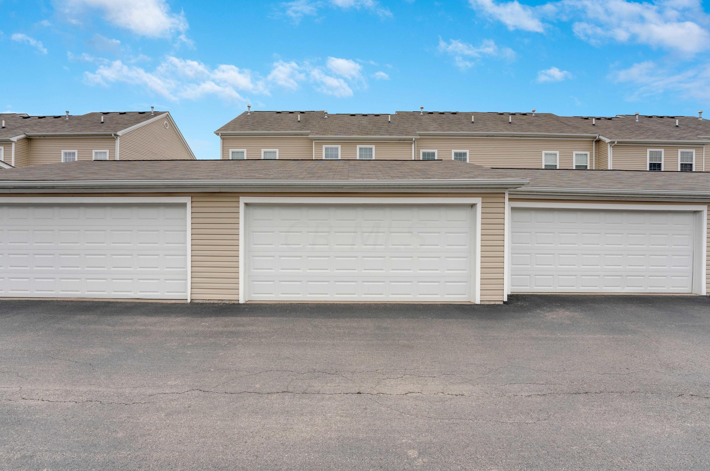 108 Highbluffs Blvd, Columbus OH 43235-8421 exterior