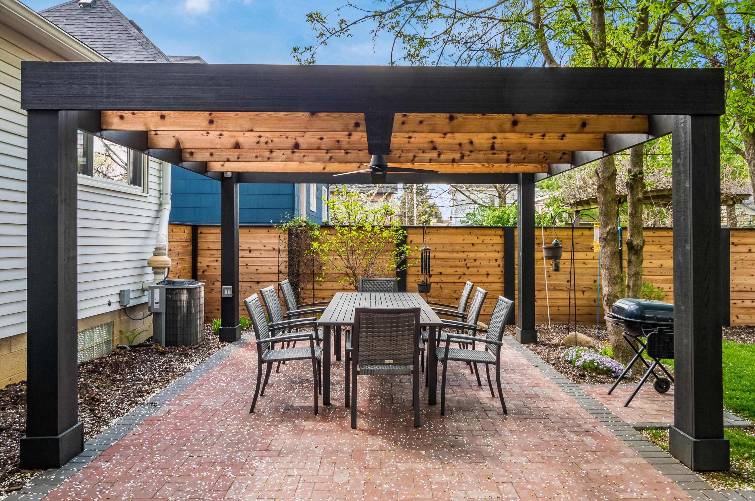 220 Mithoff St, Columbus OH 43206-3506 exterior