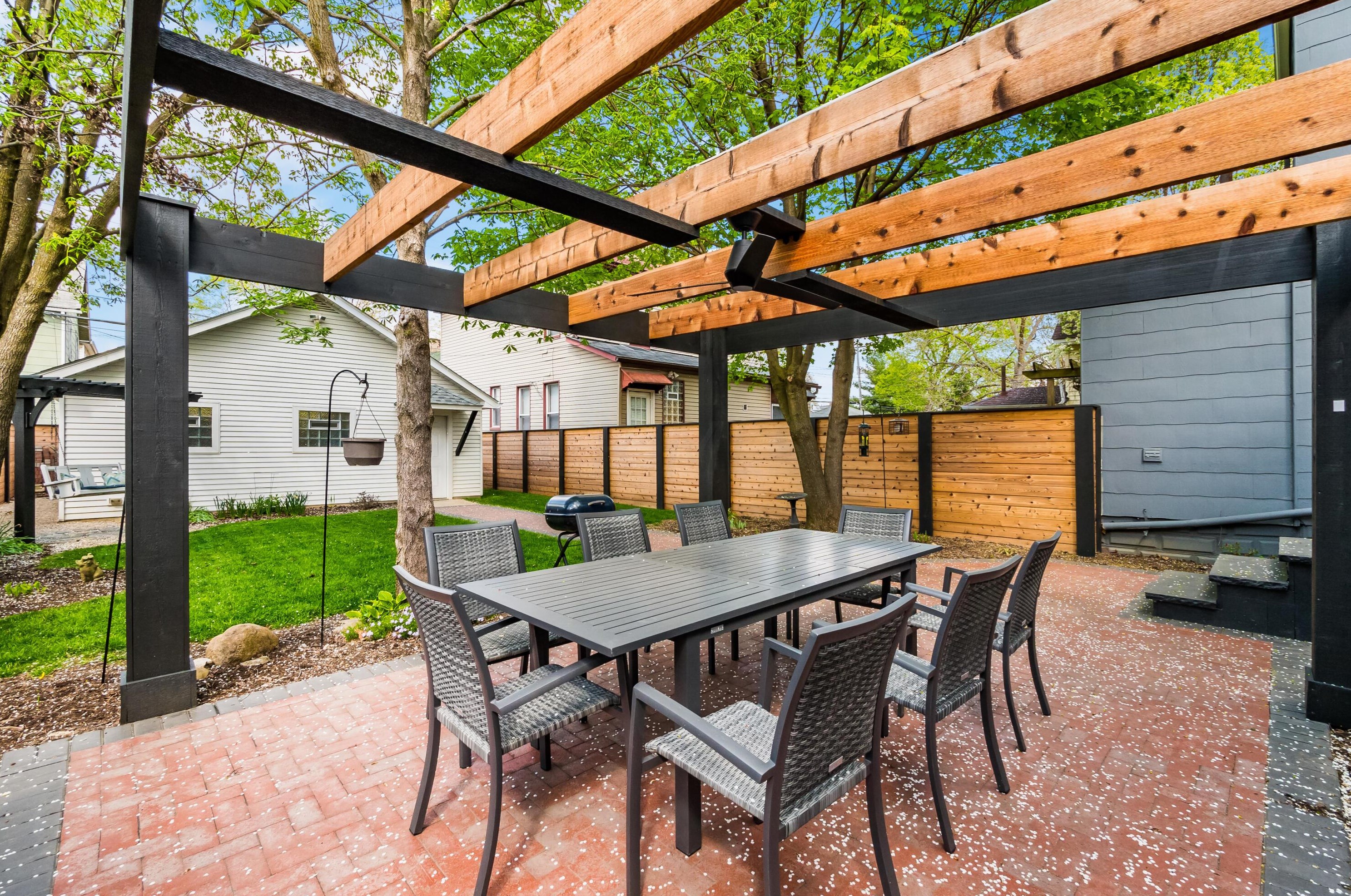 220 Mithoff St, Columbus OH 43206-3506 exterior