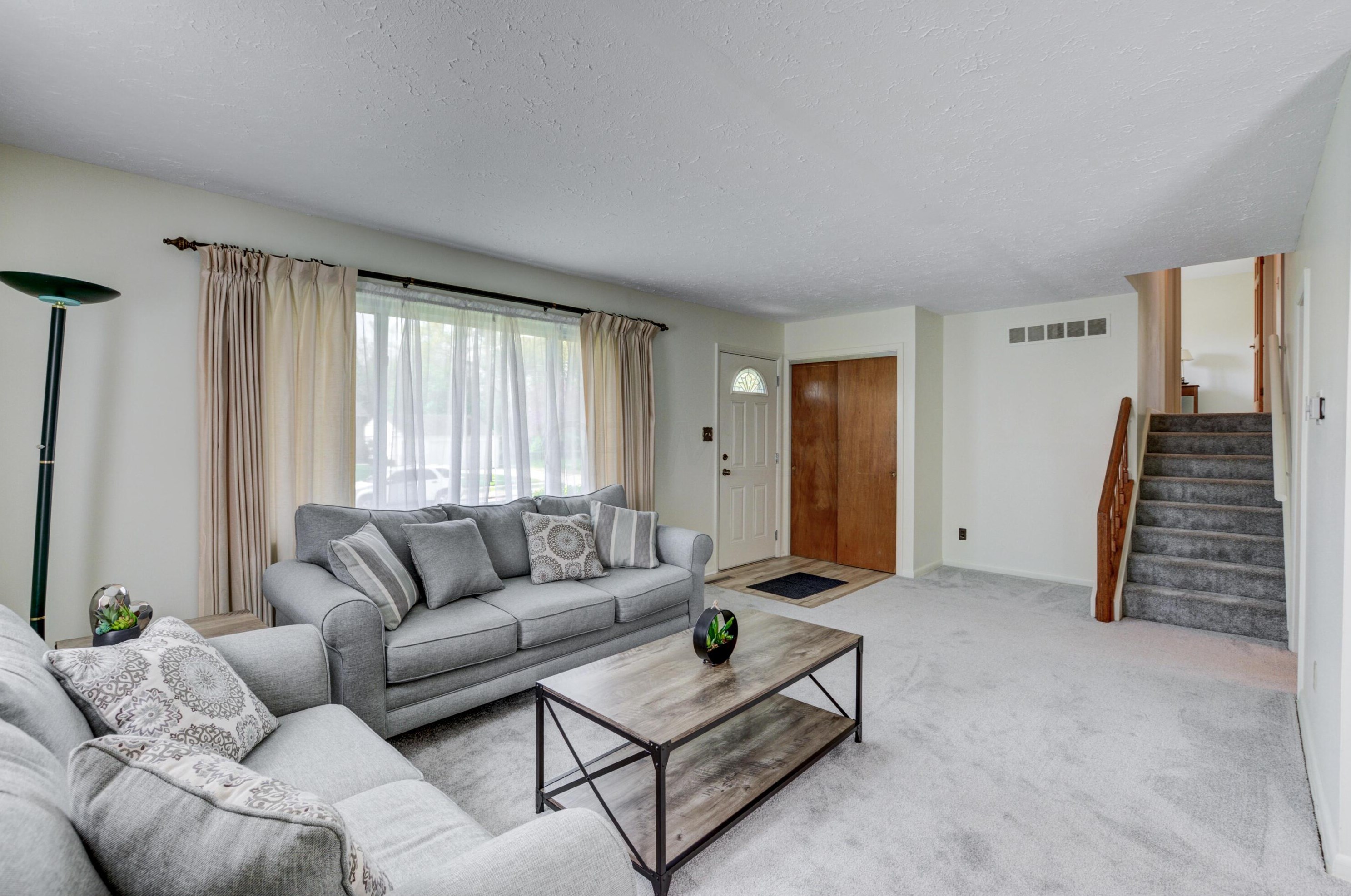 3054 Lotz Dr, Darbydale, OH 43123