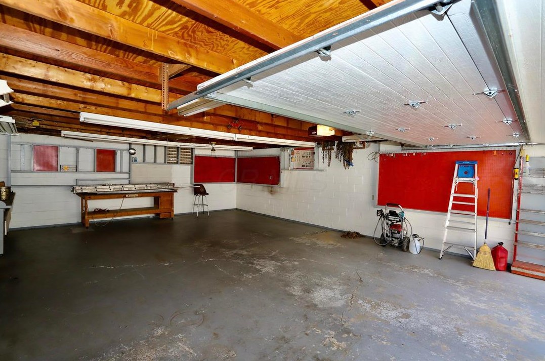 3278 Grasmere Ave, Columbus OH 43224-3307 exterior