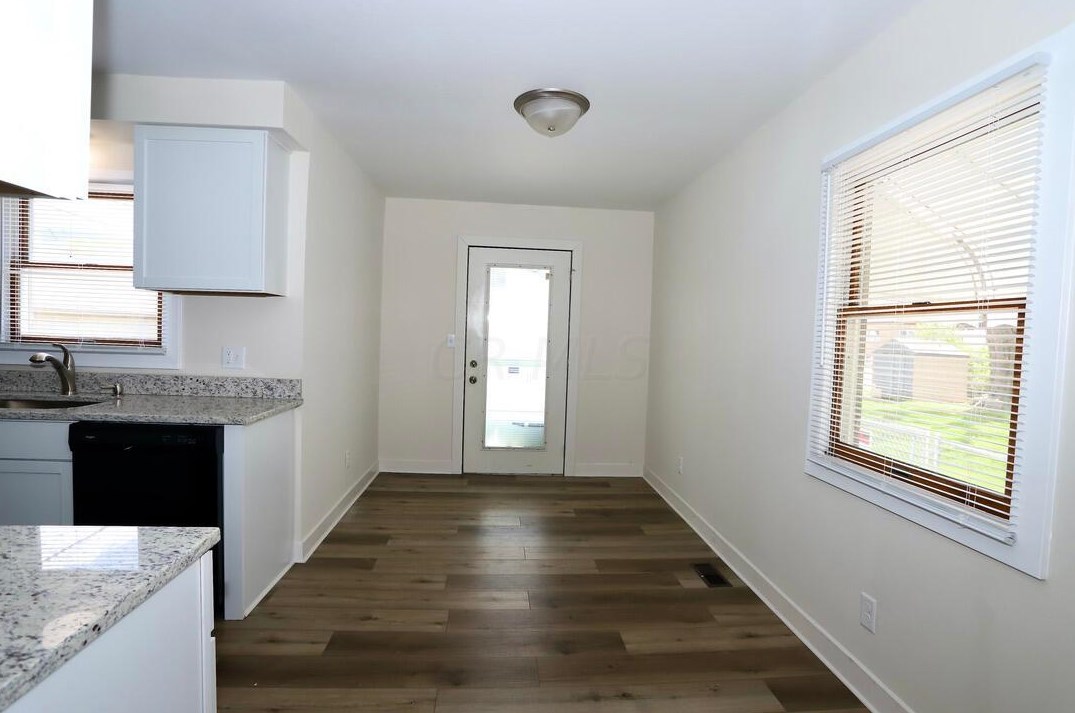 3278 Grasmere Ave, Columbus OH 43224-3307 exterior