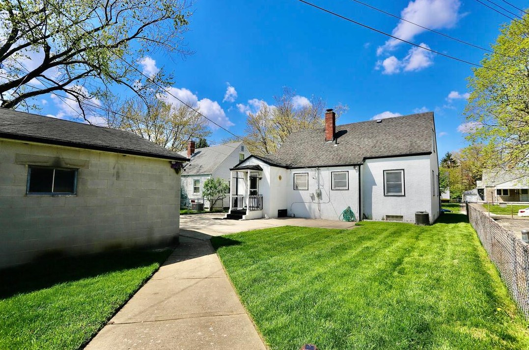 3278 Grasmere Ave, Columbus OH 43224-3307 exterior