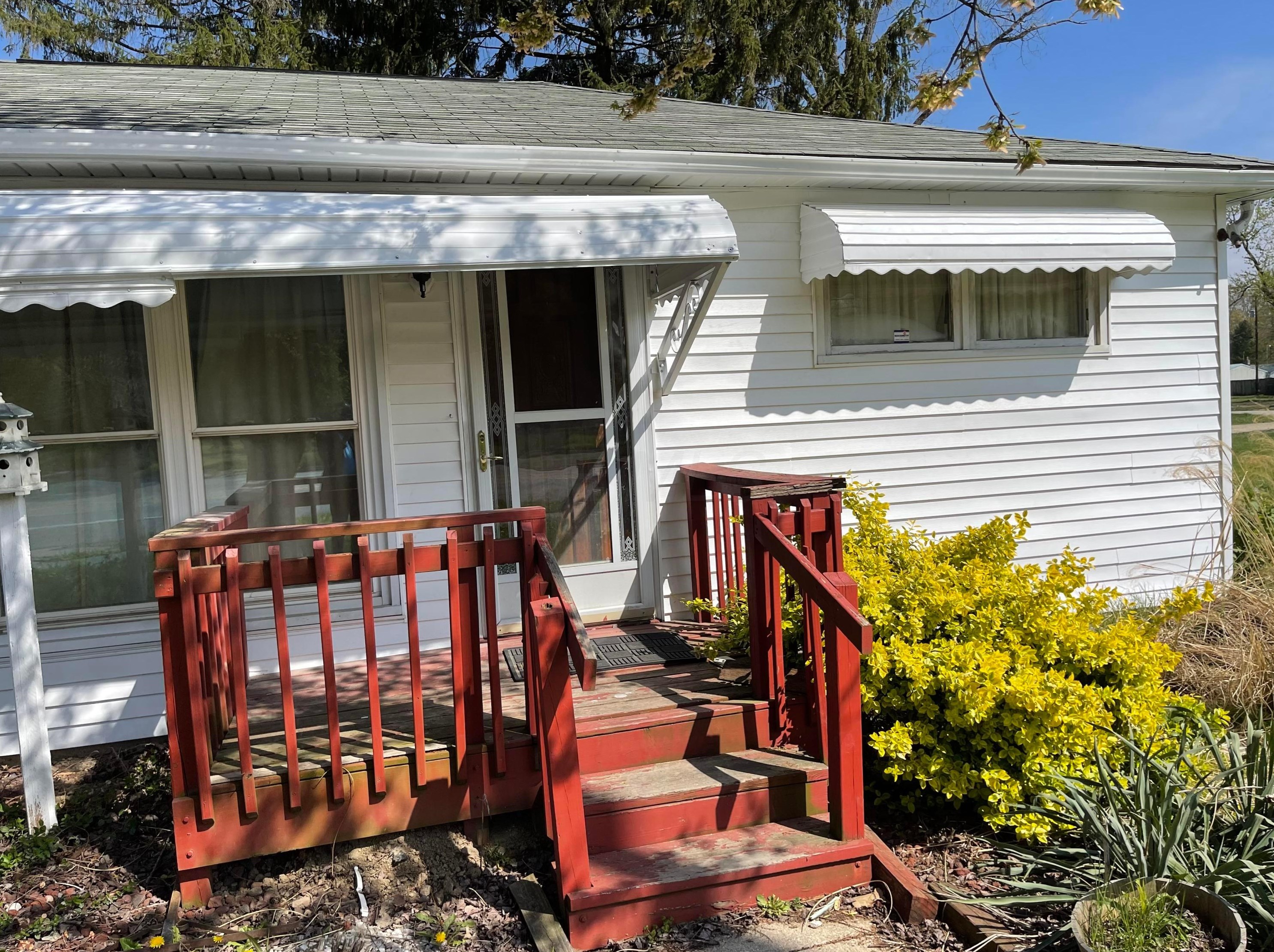 2180 Stelzer Rd, Columbus OH 43219-3513 exterior