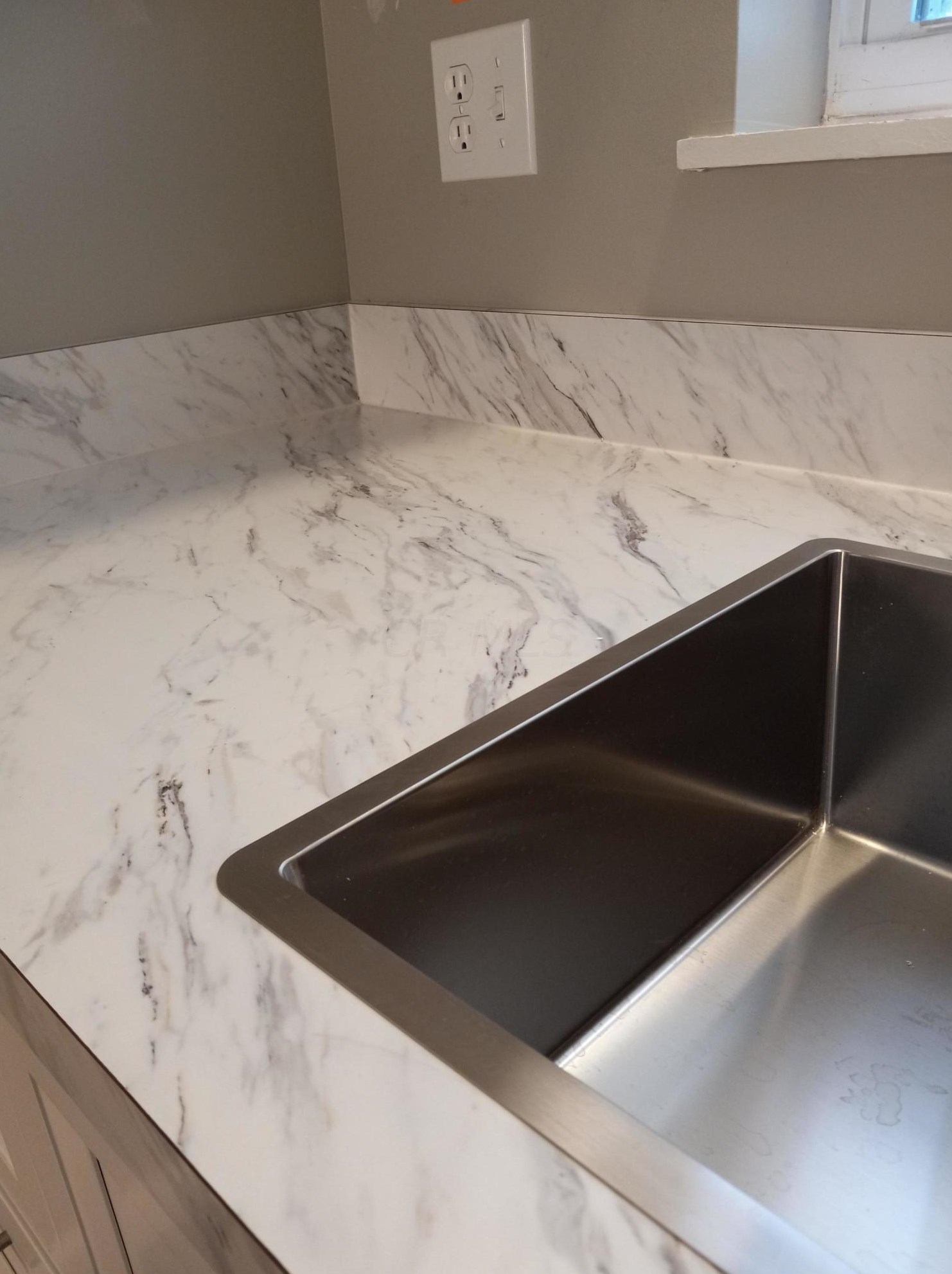 1596 Eastfield Dr, Columbus OH 43223-3713 exterior