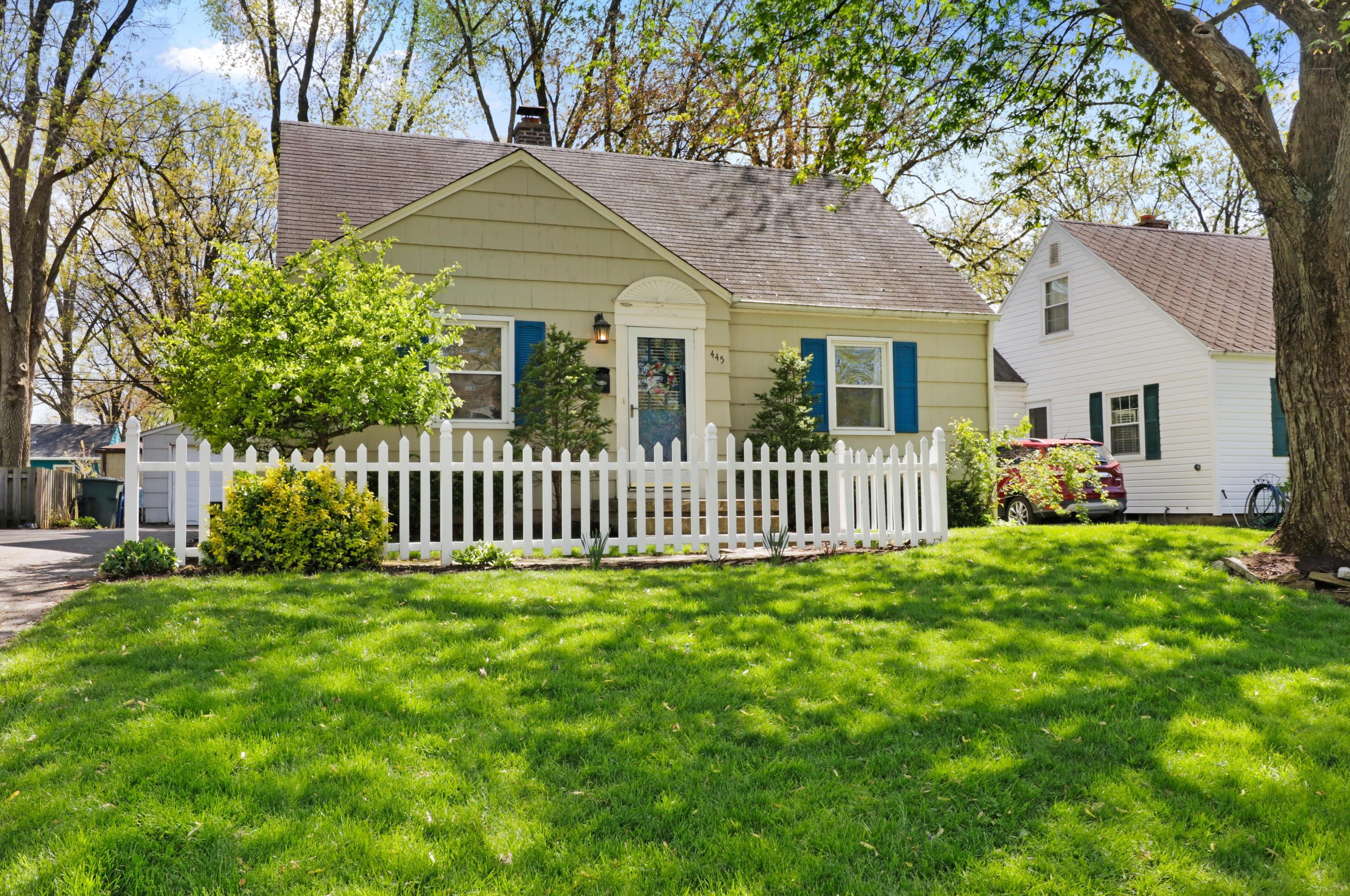 445 Chatham Rd, Columbus, OH 43214-3319