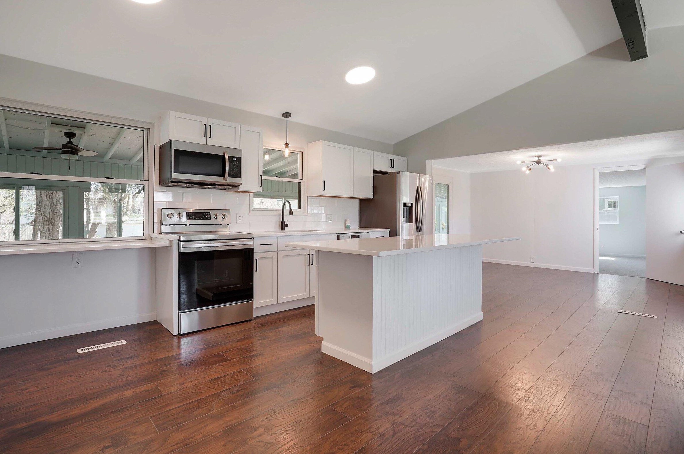 4520 Johnstown Rd, Columbus OH  43230-1821 exterior