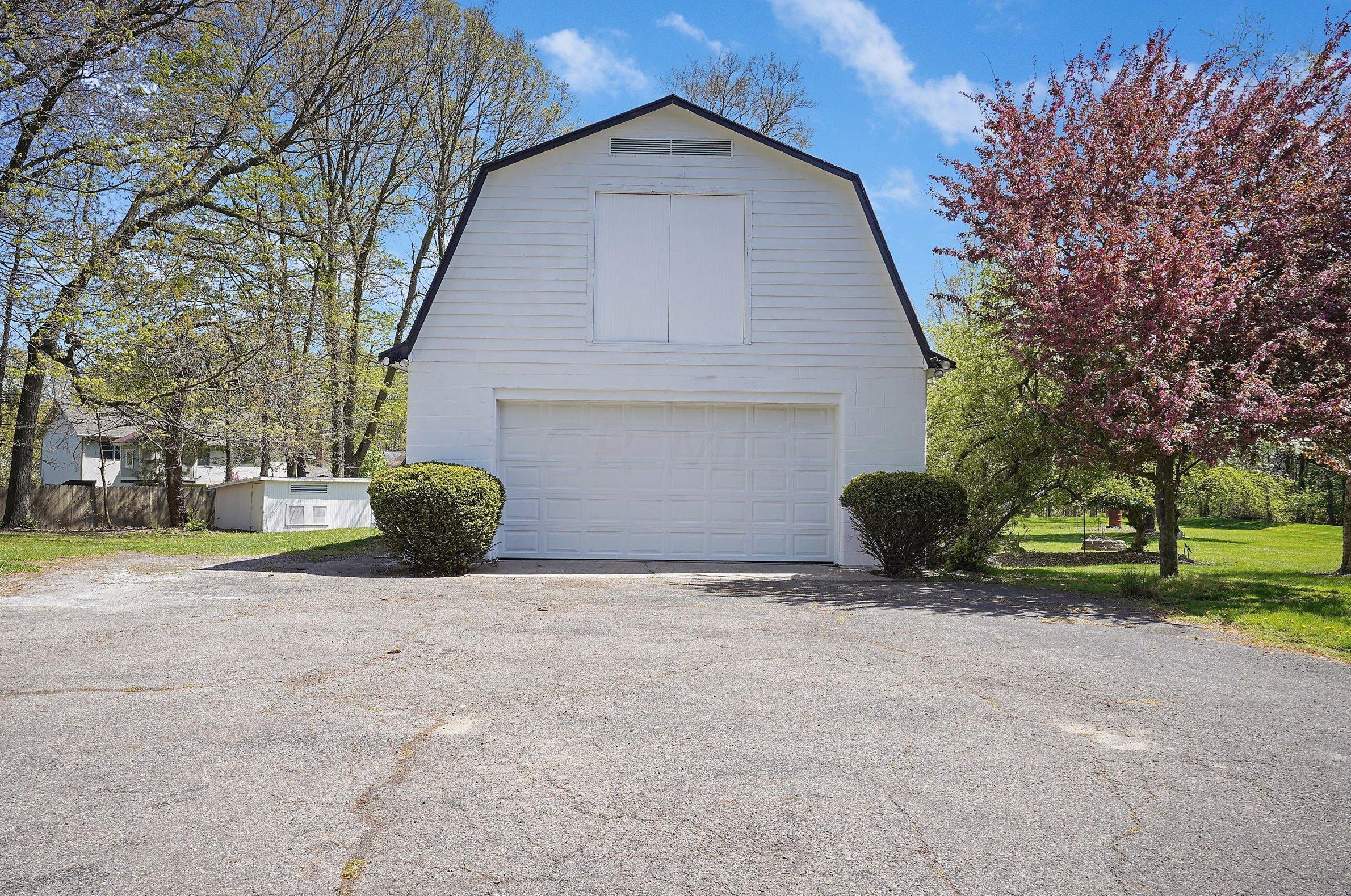 4520 Johnstown Rd, Columbus OH  43230-1821 exterior