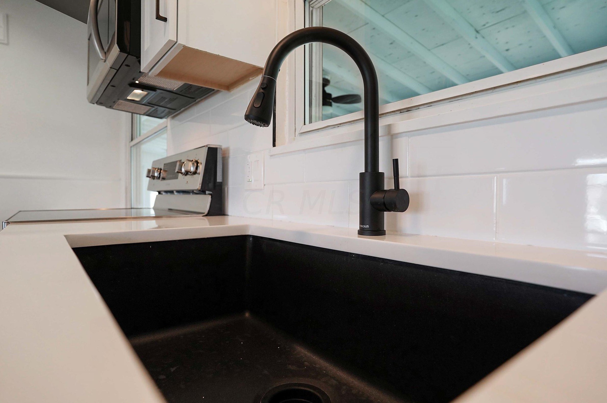 4520 Johnstown Rd, Columbus OH  43230-1821 exterior