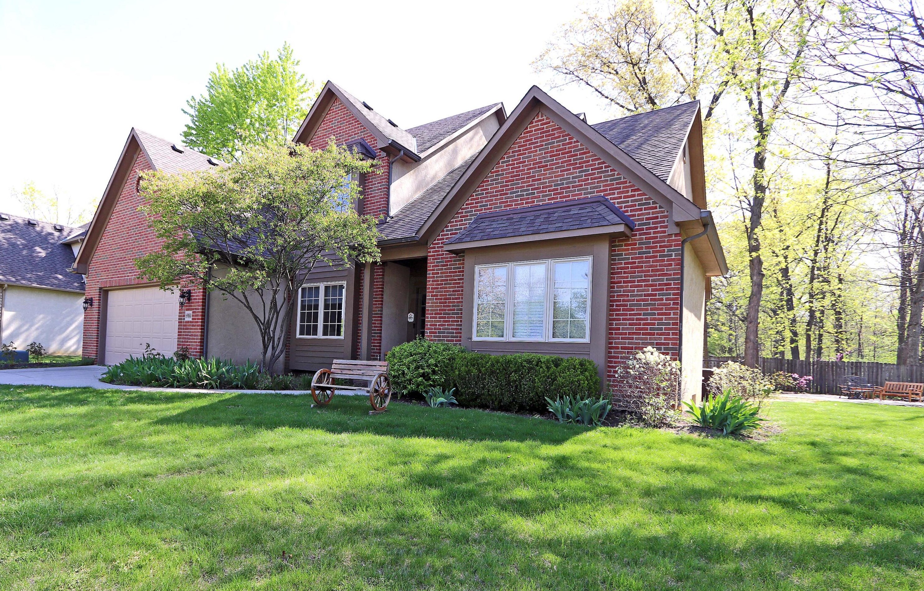 6980 Westview Dr, Sharon Township, OH 43085