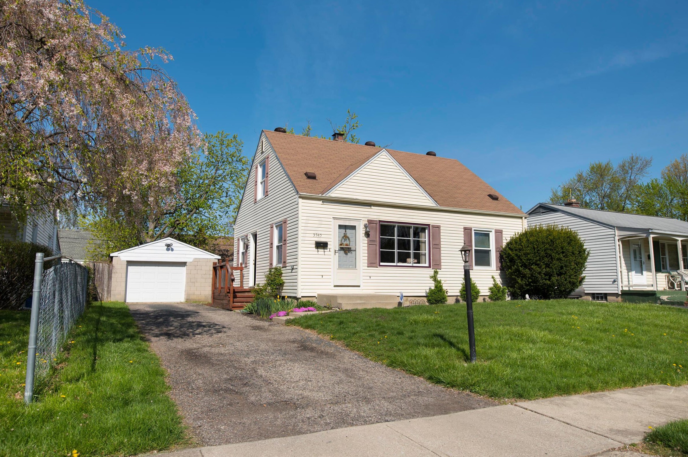 3545 Oaklawn St, Columbus, OH 43224-3456