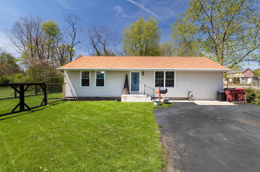 15 Clark St, London, OH 43140