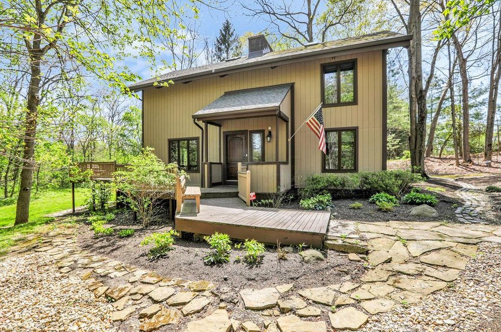 2915 Old Maids Sw Ln, Pataskala, OH 43062