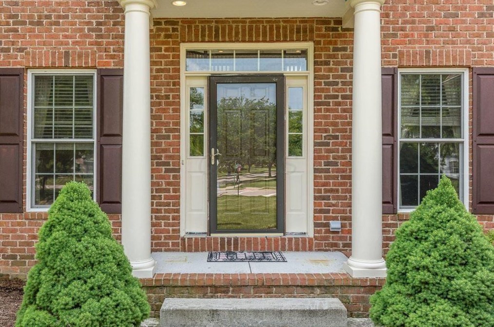 210 Longford Dr, Granville, OH 43023-9282