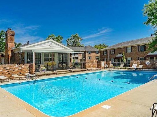 1008 Manor Ln, Columbus OH  43221-2442 exterior