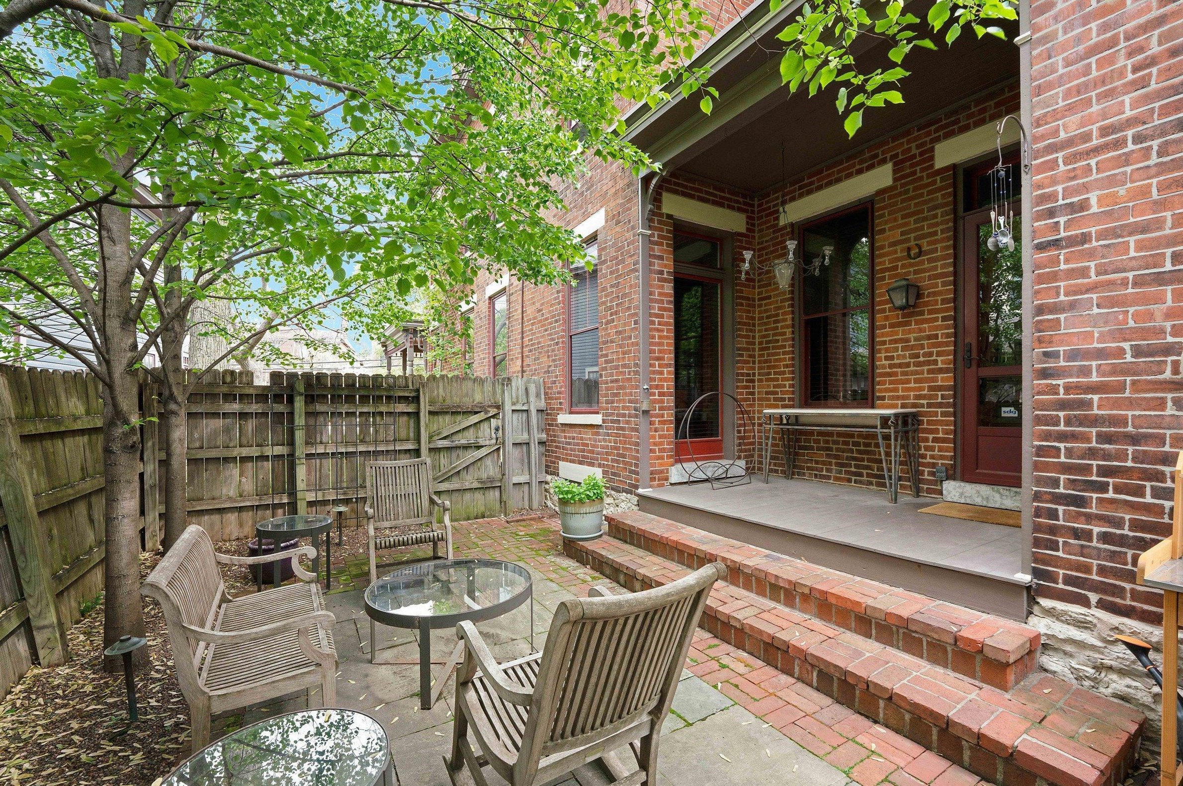 29 1st Ave, Columbus OH 43201-3389 exterior