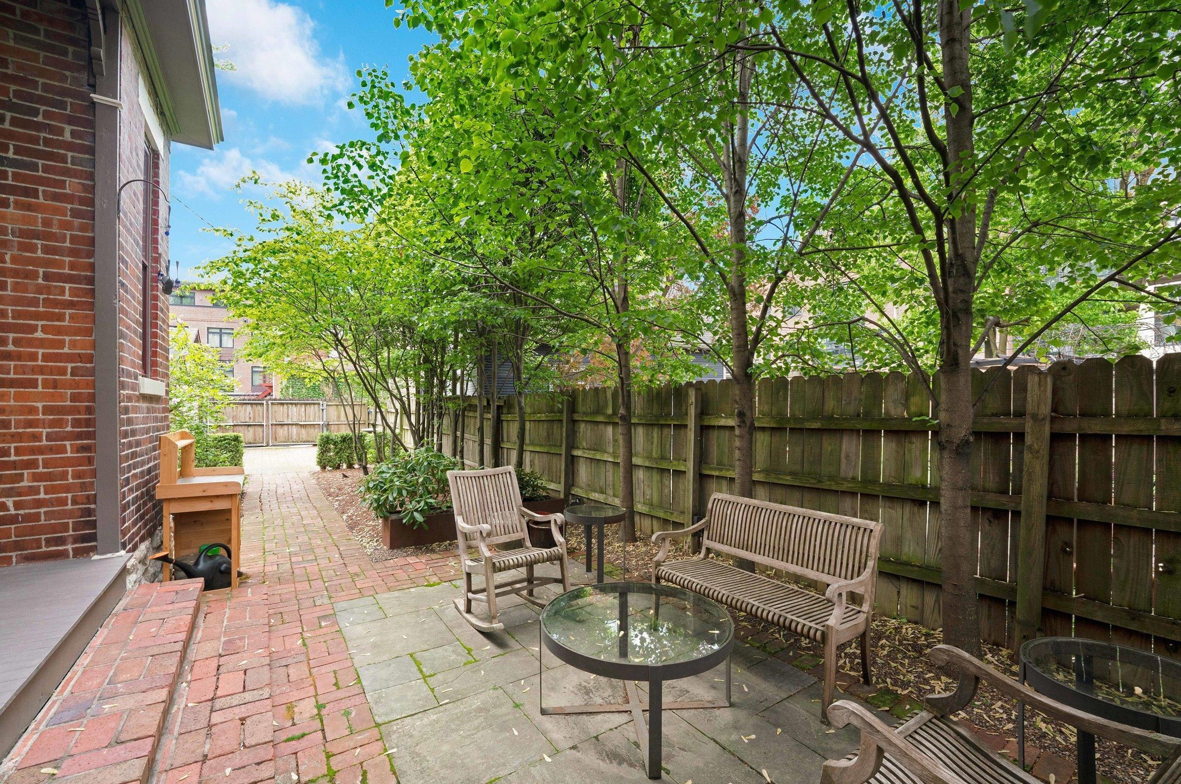 29 1st Ave, Columbus OH 43201-3389 exterior