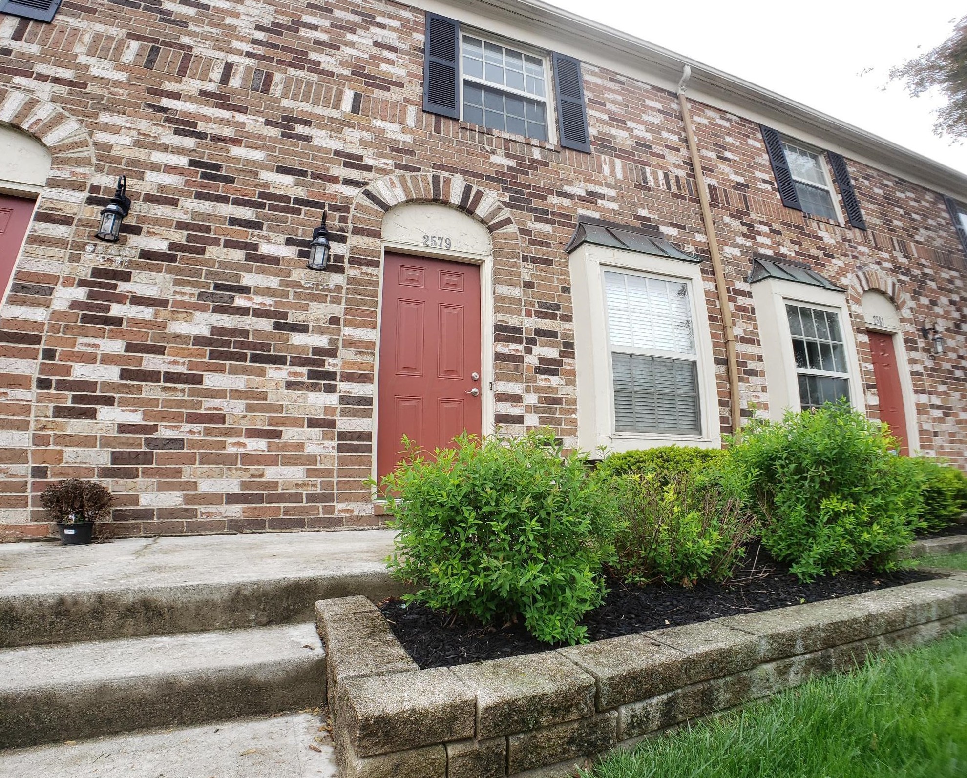 2579 Scioto View Ln, Columbus, OH 43221-3680