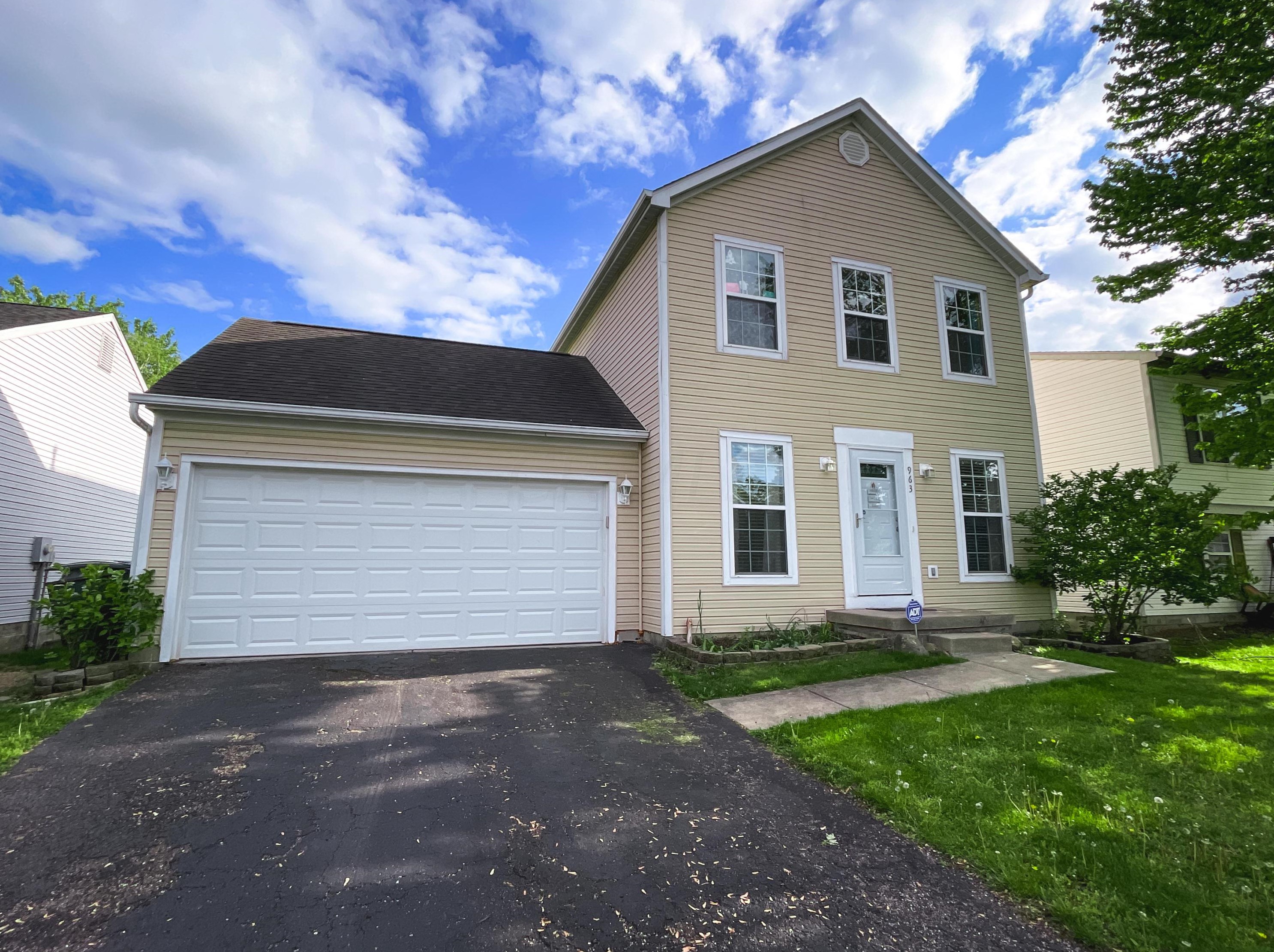 963 Lavender Ln, Columbus, OH 43207-7220