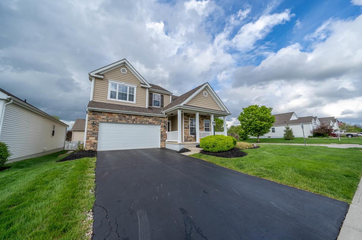 7988 Waggoner Trace Dr, Blacklick, OH 43004
