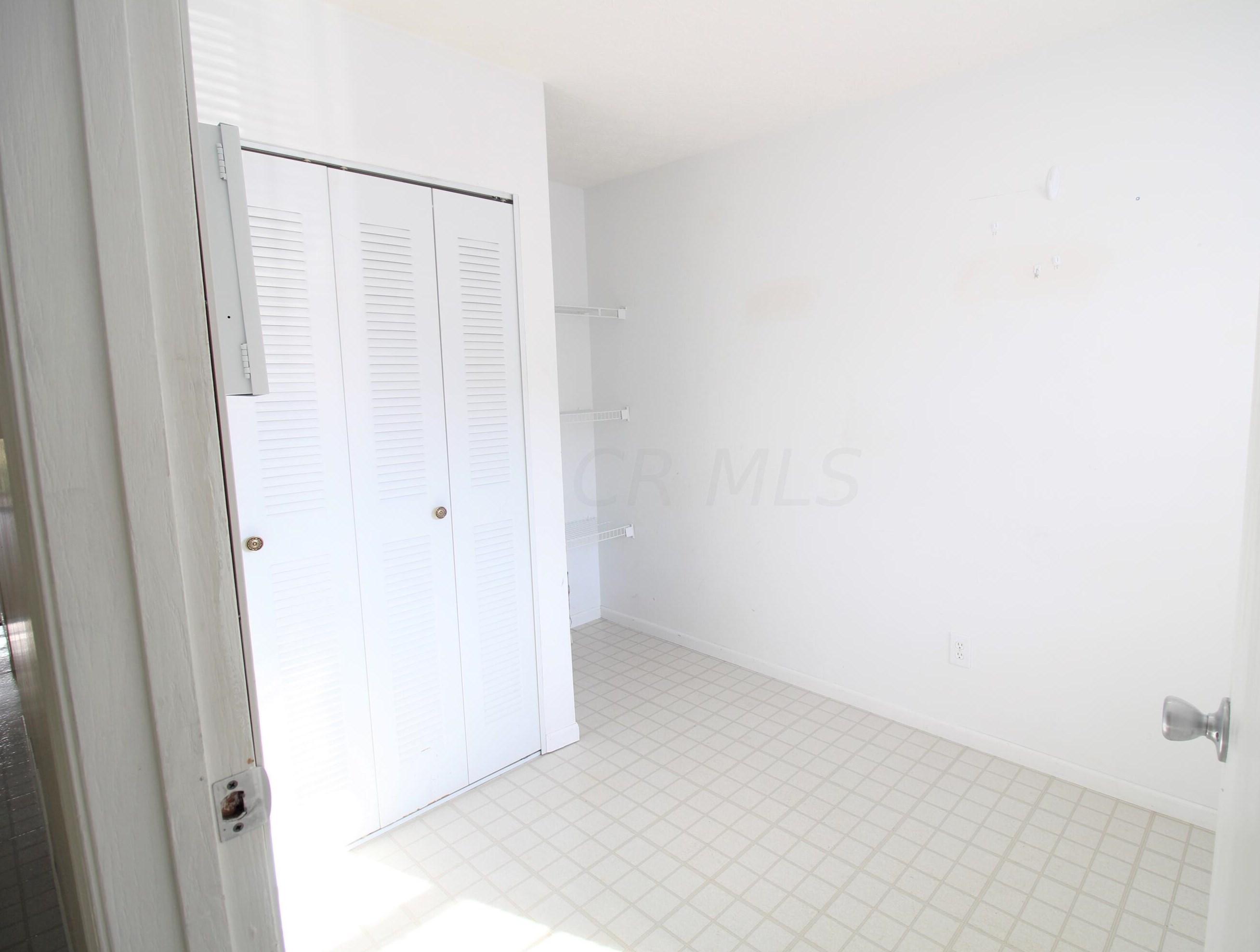 4698 Cadmus Dr, Columbus, OH 43228-8404