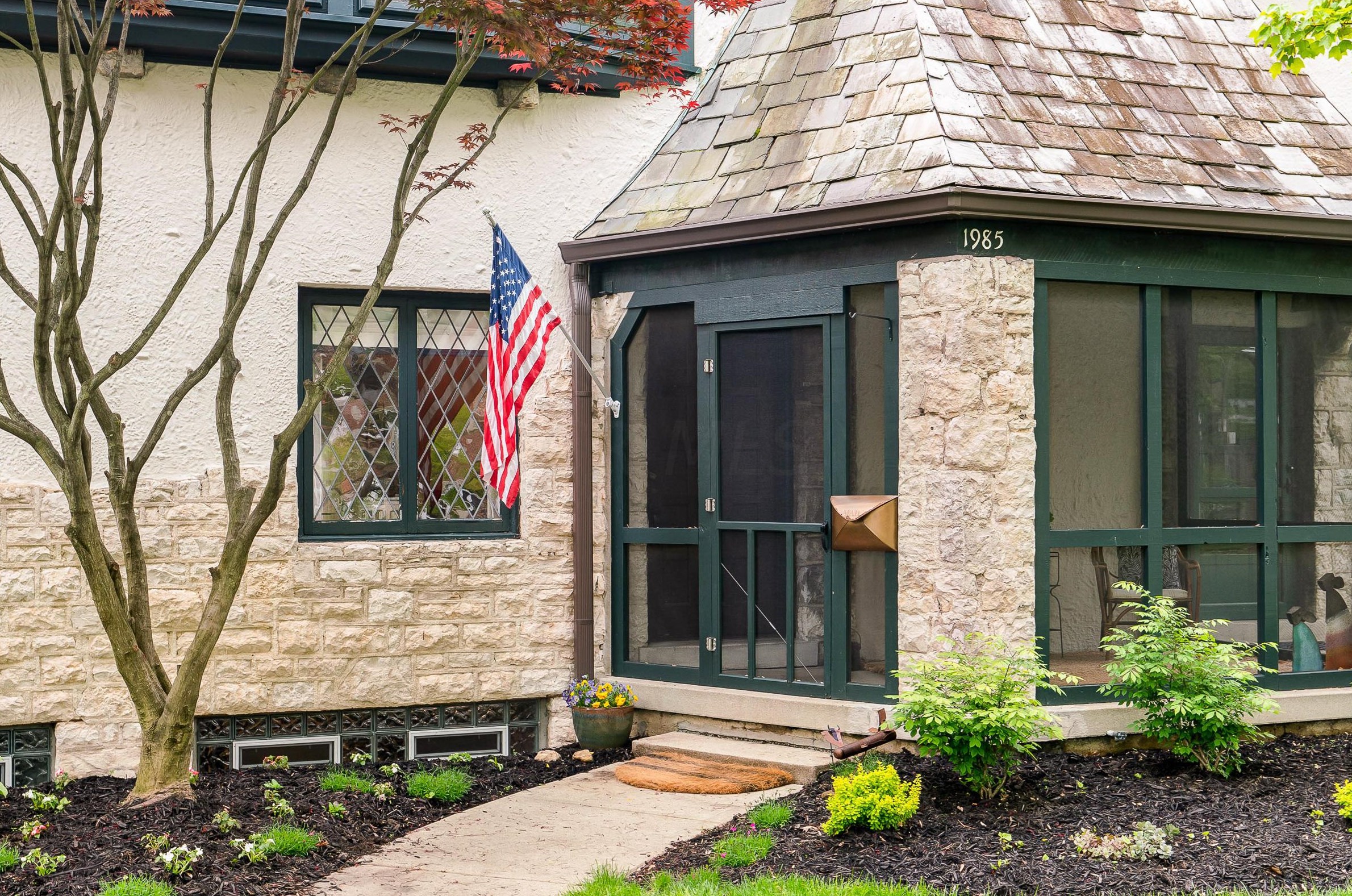 1985 Suffolk Rd, Columbus, OH 43221-4246