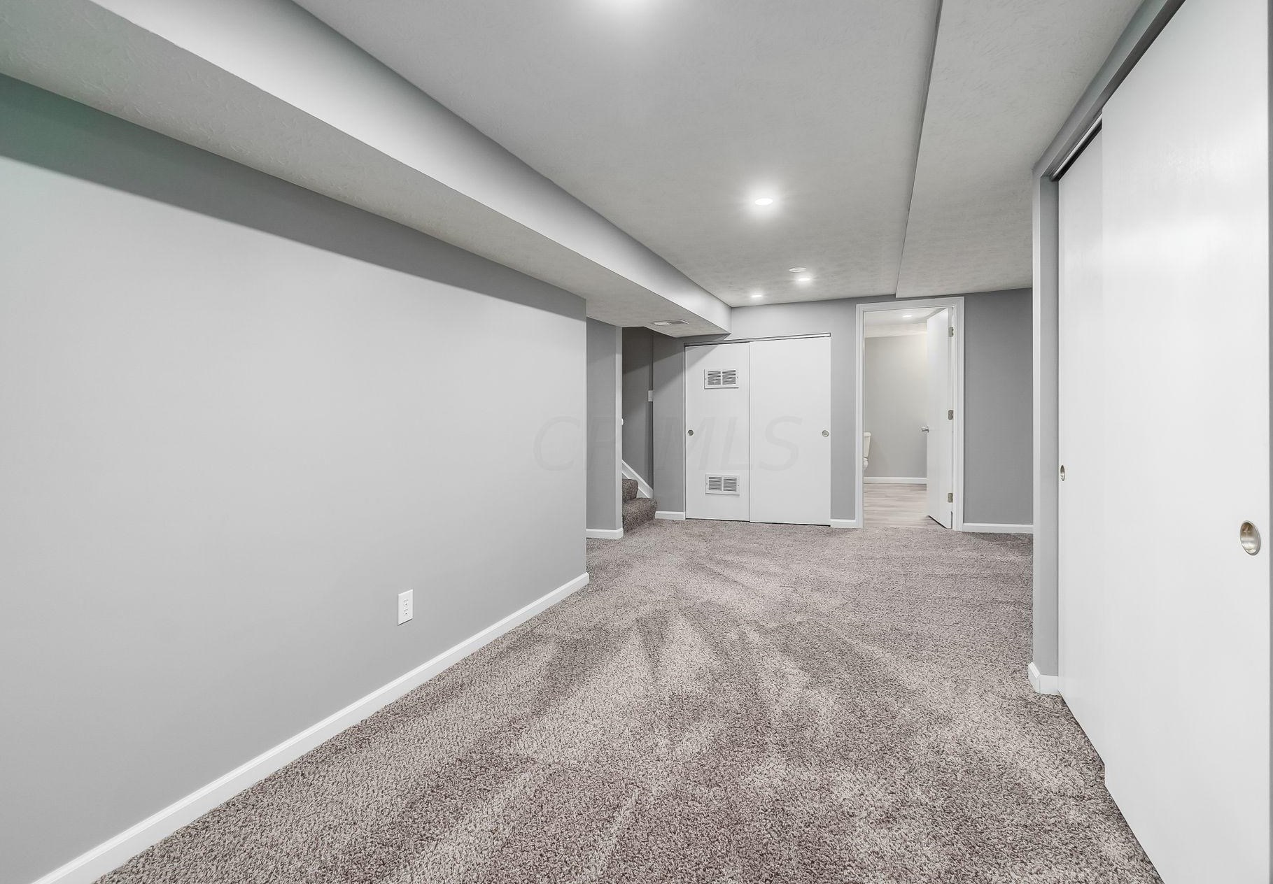 2040 Fenton St, Columbus OH  43224-1366 exterior