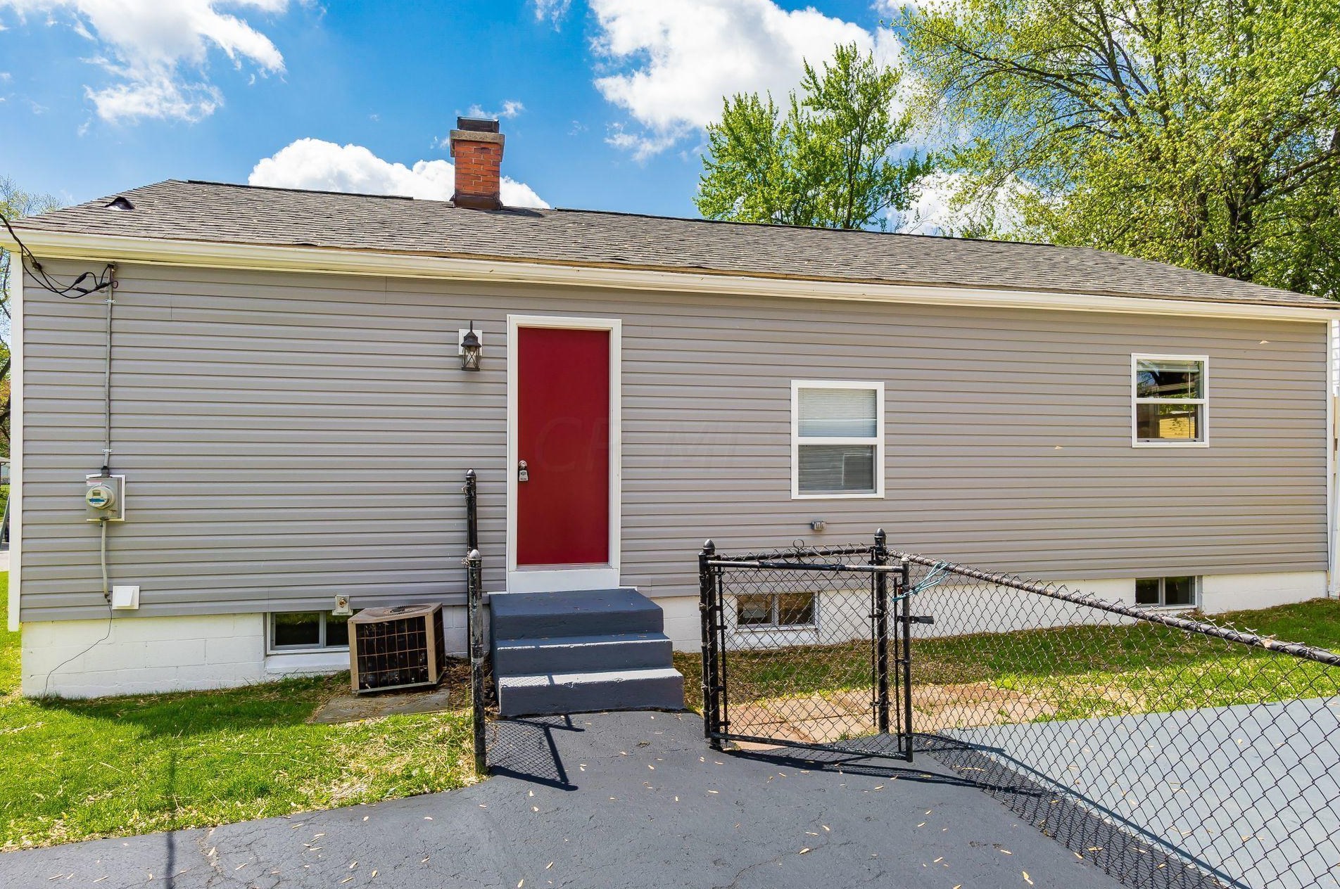 2040 Fenton St, Columbus OH  43224-1366 exterior