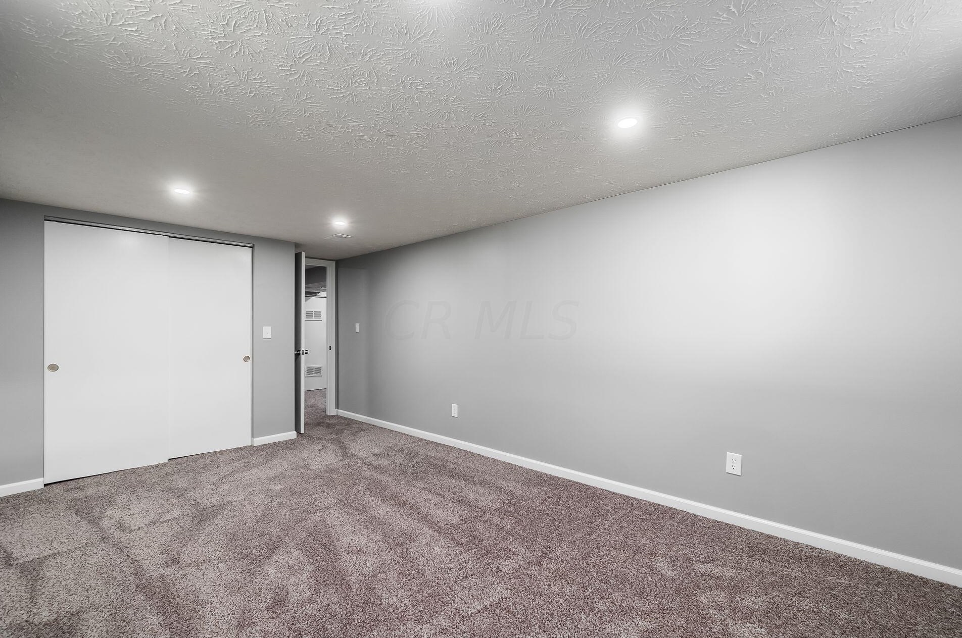 2040 Fenton St, Columbus OH  43224-1366 exterior