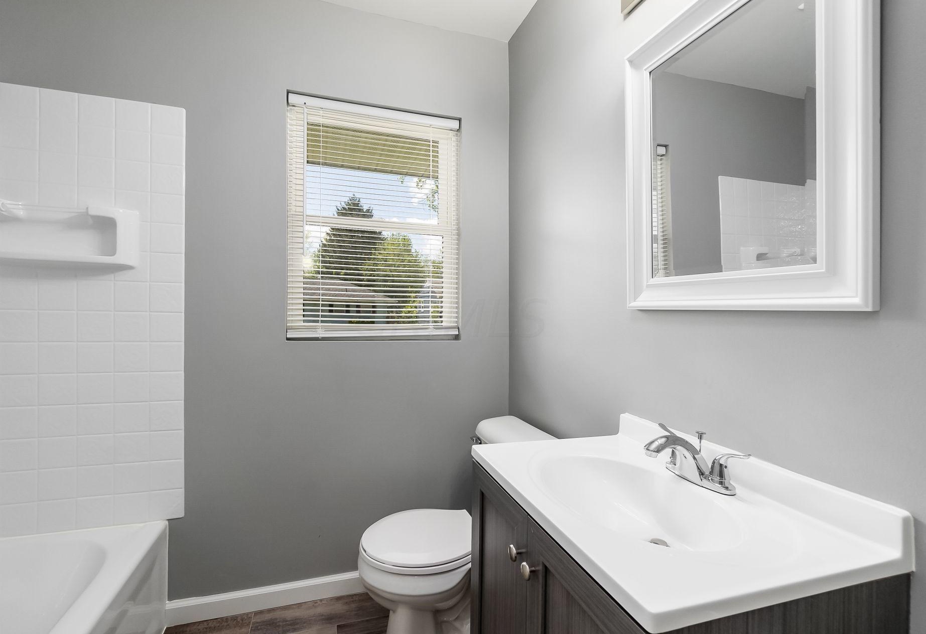 2040 Fenton St, Columbus OH  43224-1366 exterior