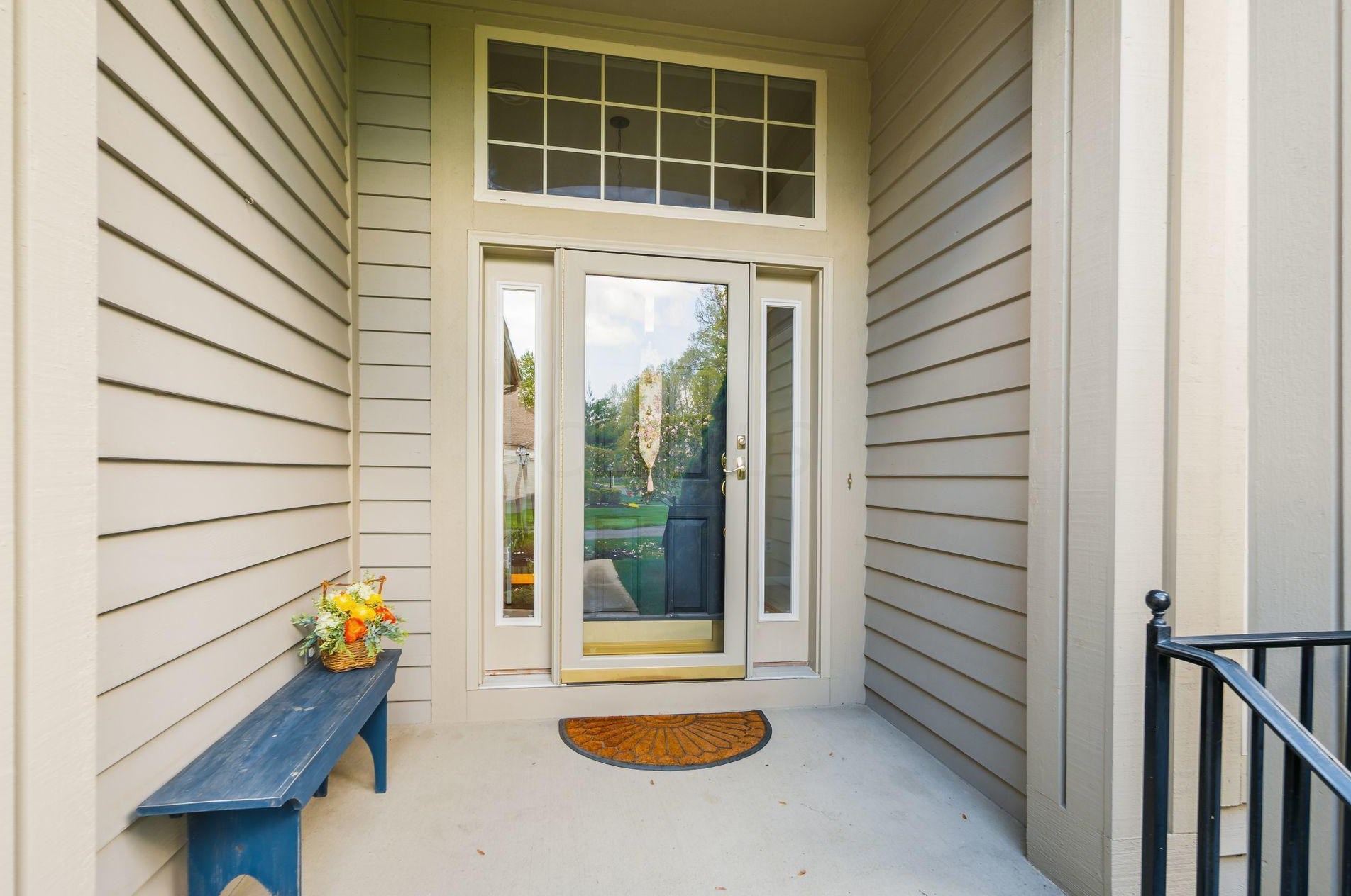 6306 Langton Cir, Westerville, OH 43082-9181