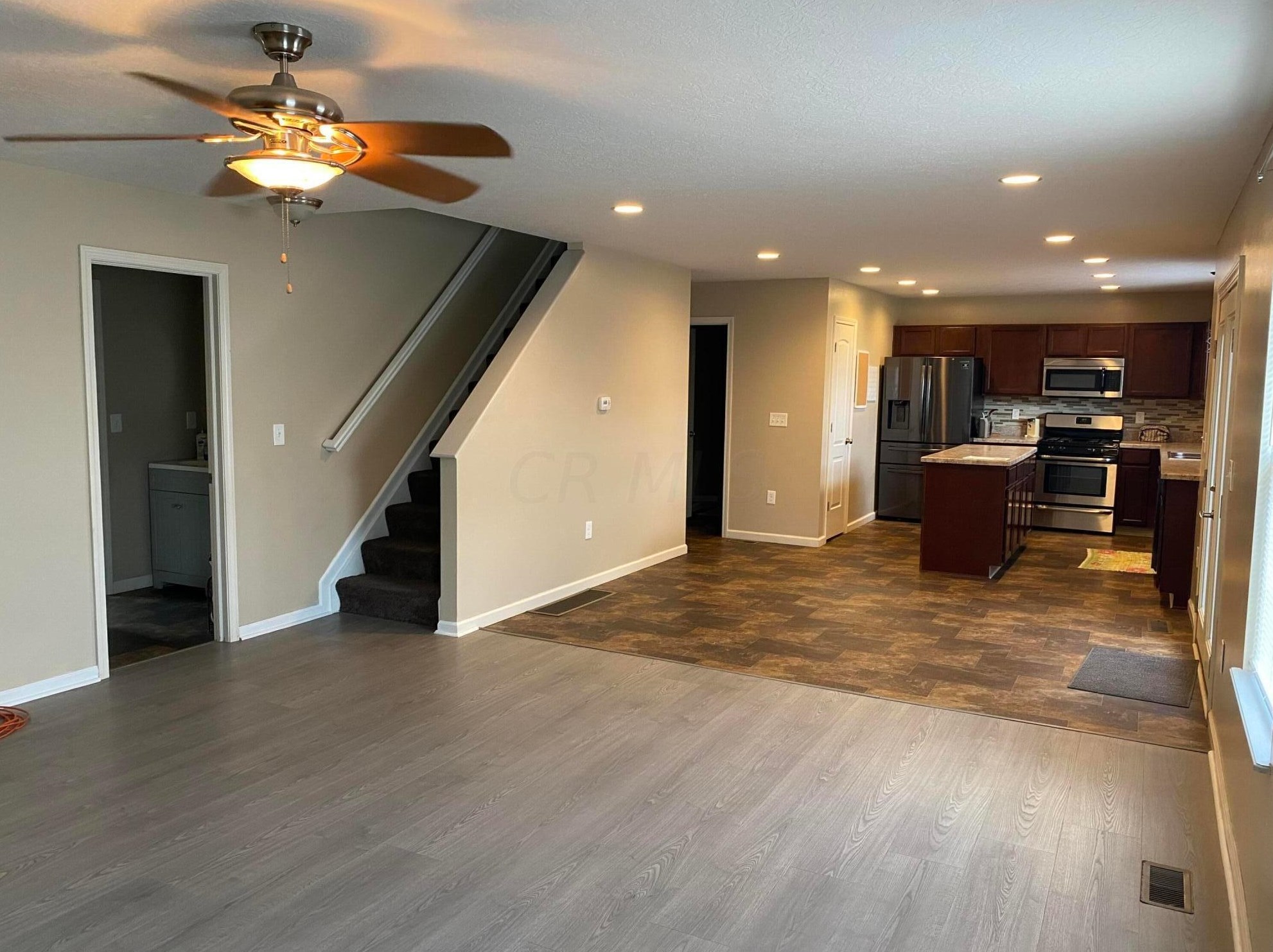 1098 Gartner Ct, Columbus OH  43207-1199 exterior