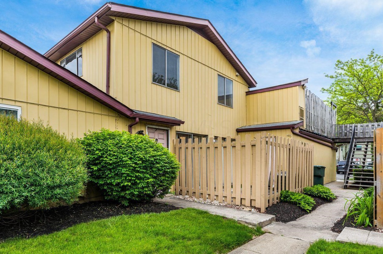 2467 Burgandy Ln, Columbus, OH 43232-7204