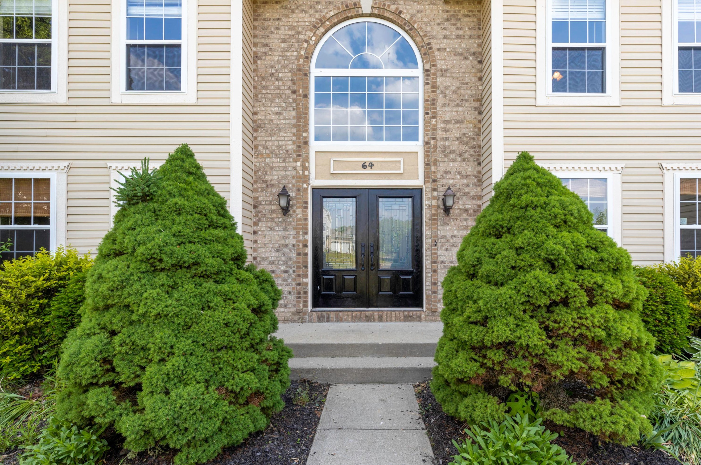 64 S Bend Ct, Pataskala, OH 43062