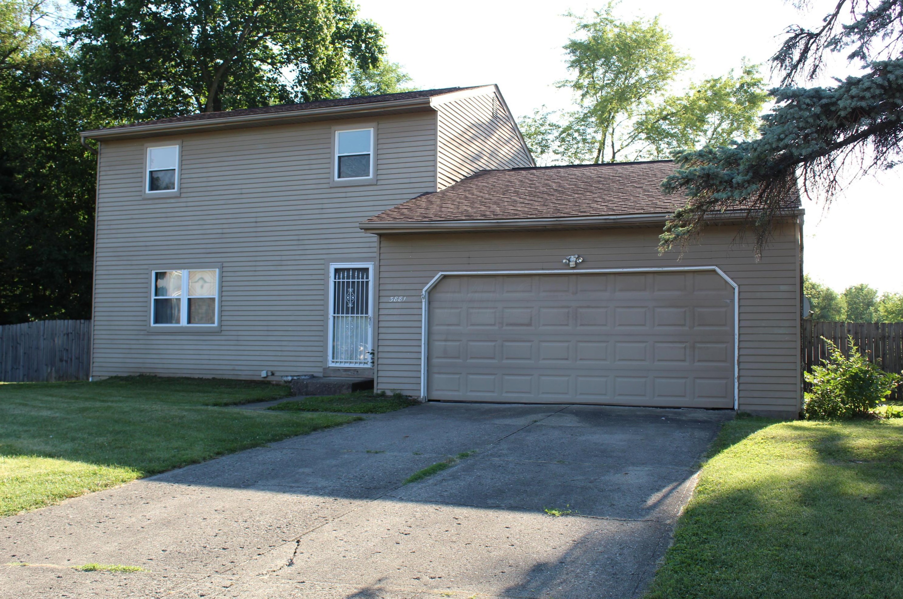 3881 Bayberry Cir, Columbus, OH 43207-4606