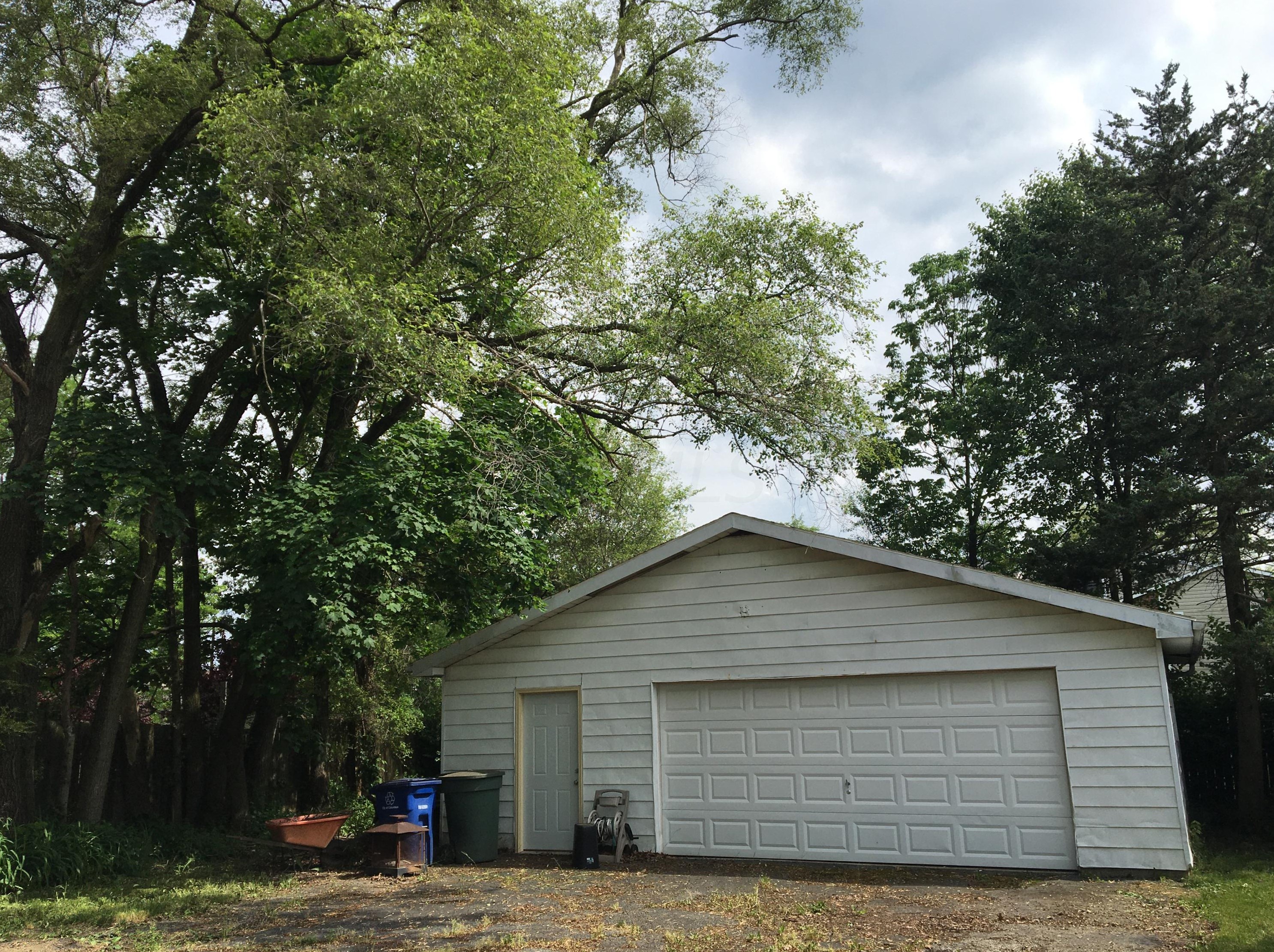 2263 Hampstead Dr, Columbus, OH 43229-2850