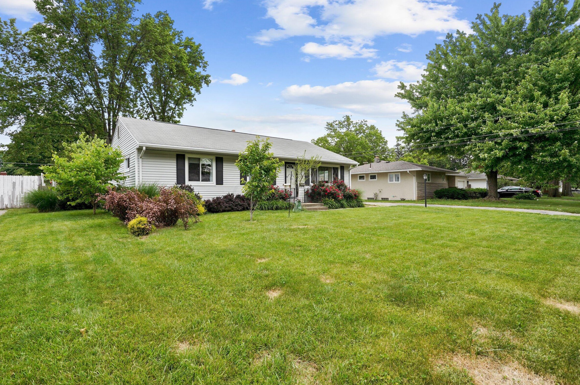 306 Gary Lee Dr, Columbus, OH 43230-2918