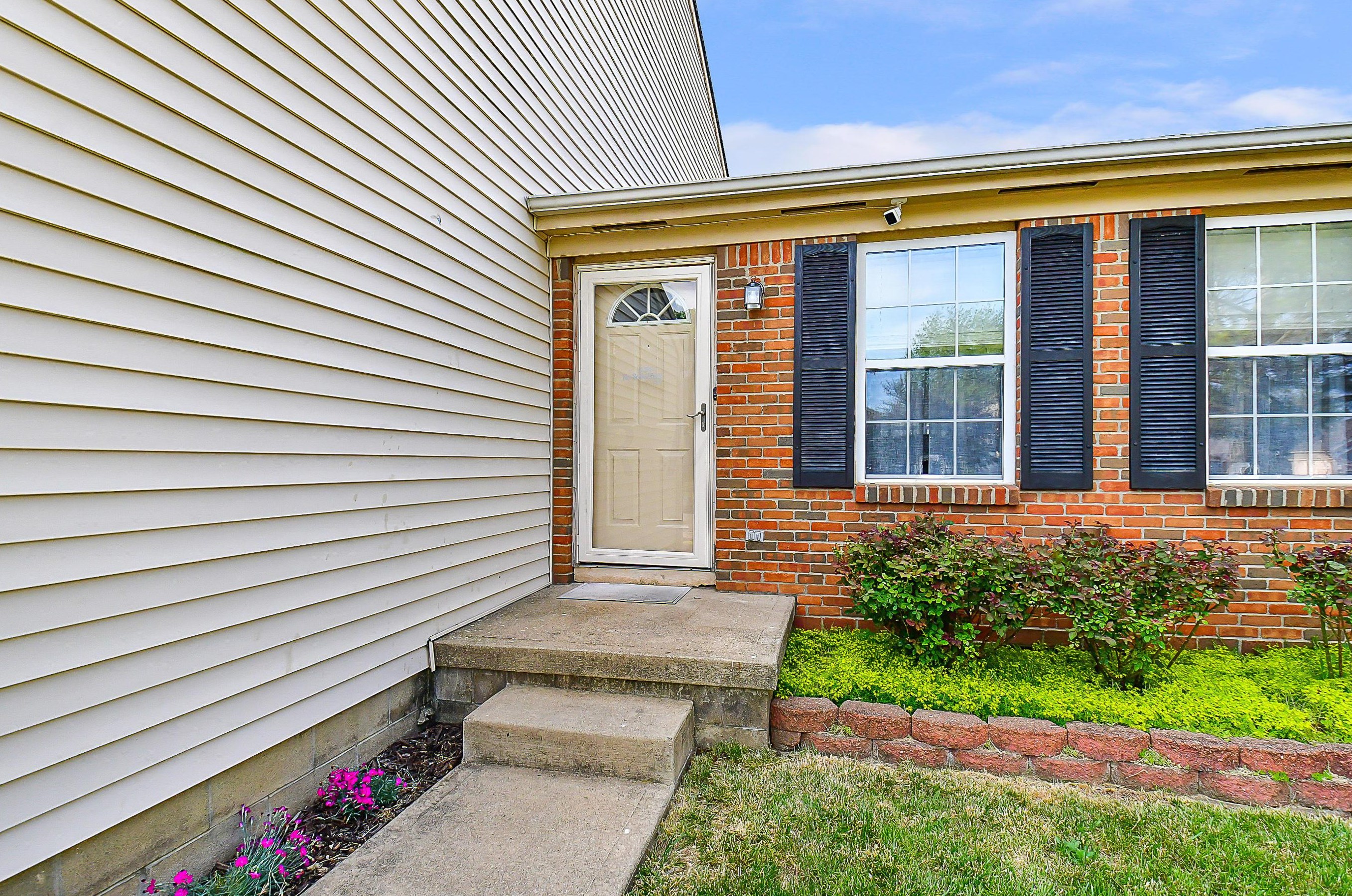 6790 Laburnum Dr, Cnl Wnchstr, OH 43110-8595