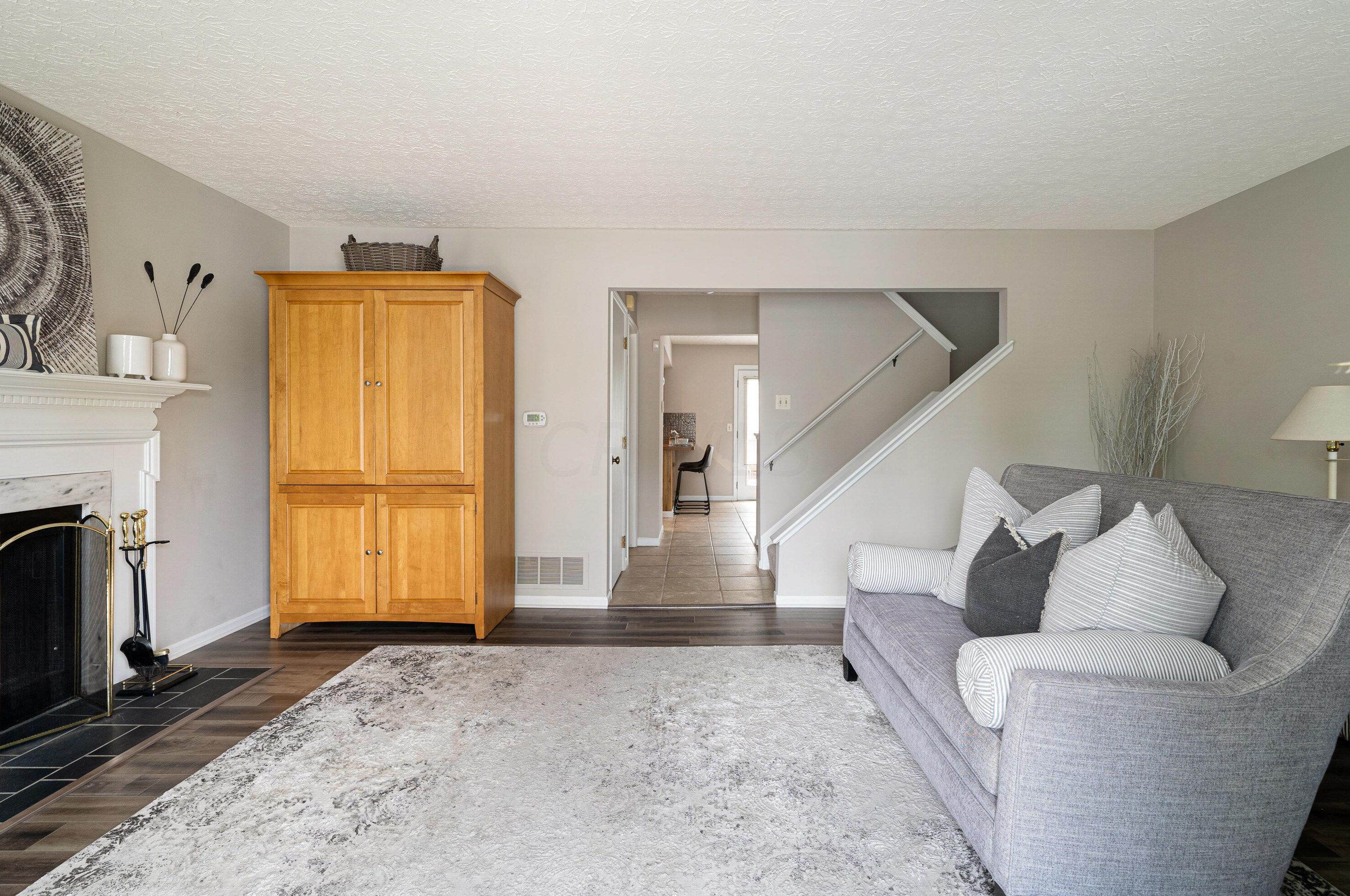 5277 Meadowknoll Ln, Columbus, OH 43220-2416