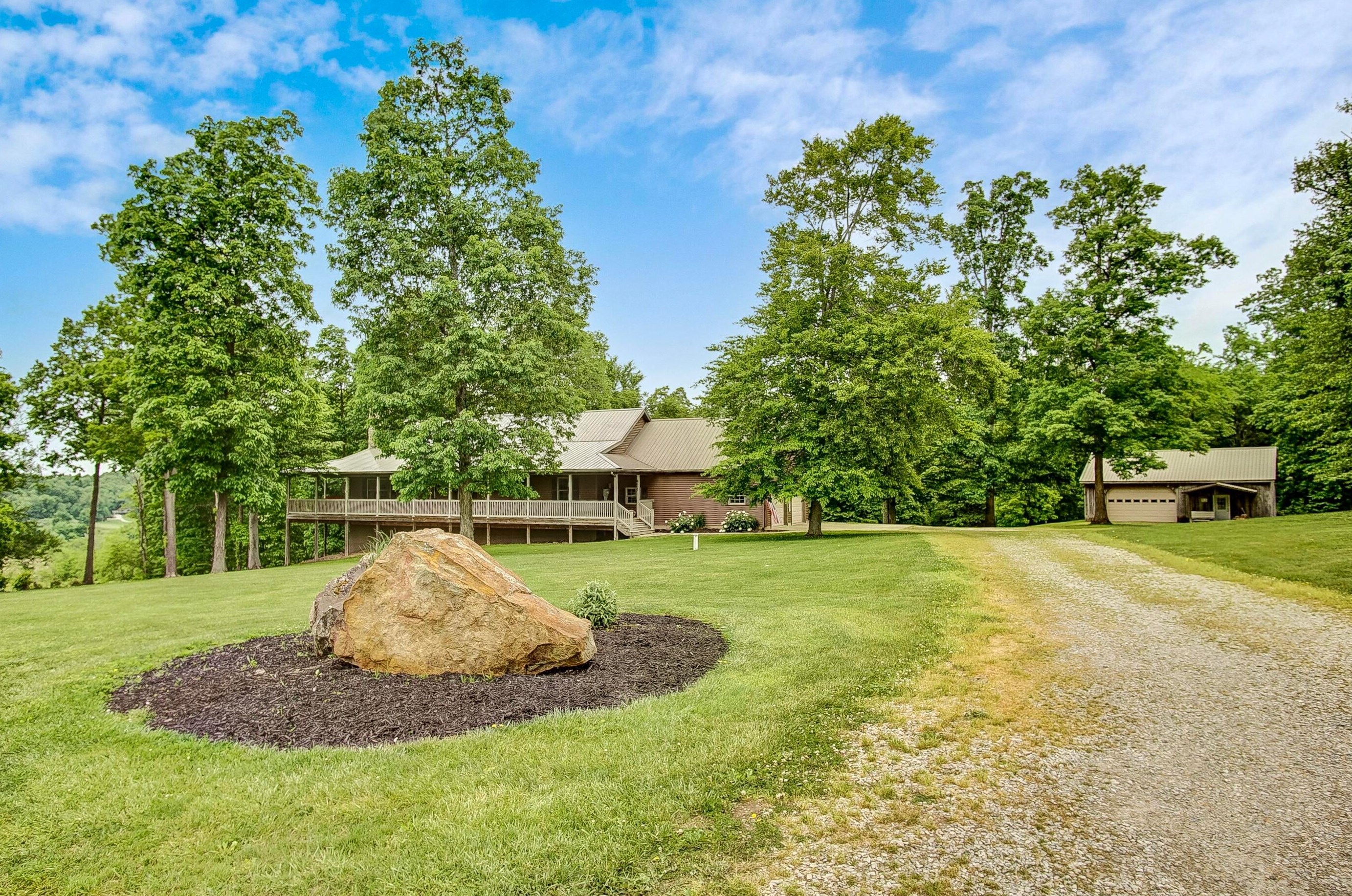 6697 Prior Rd, Nashport, OH 43830