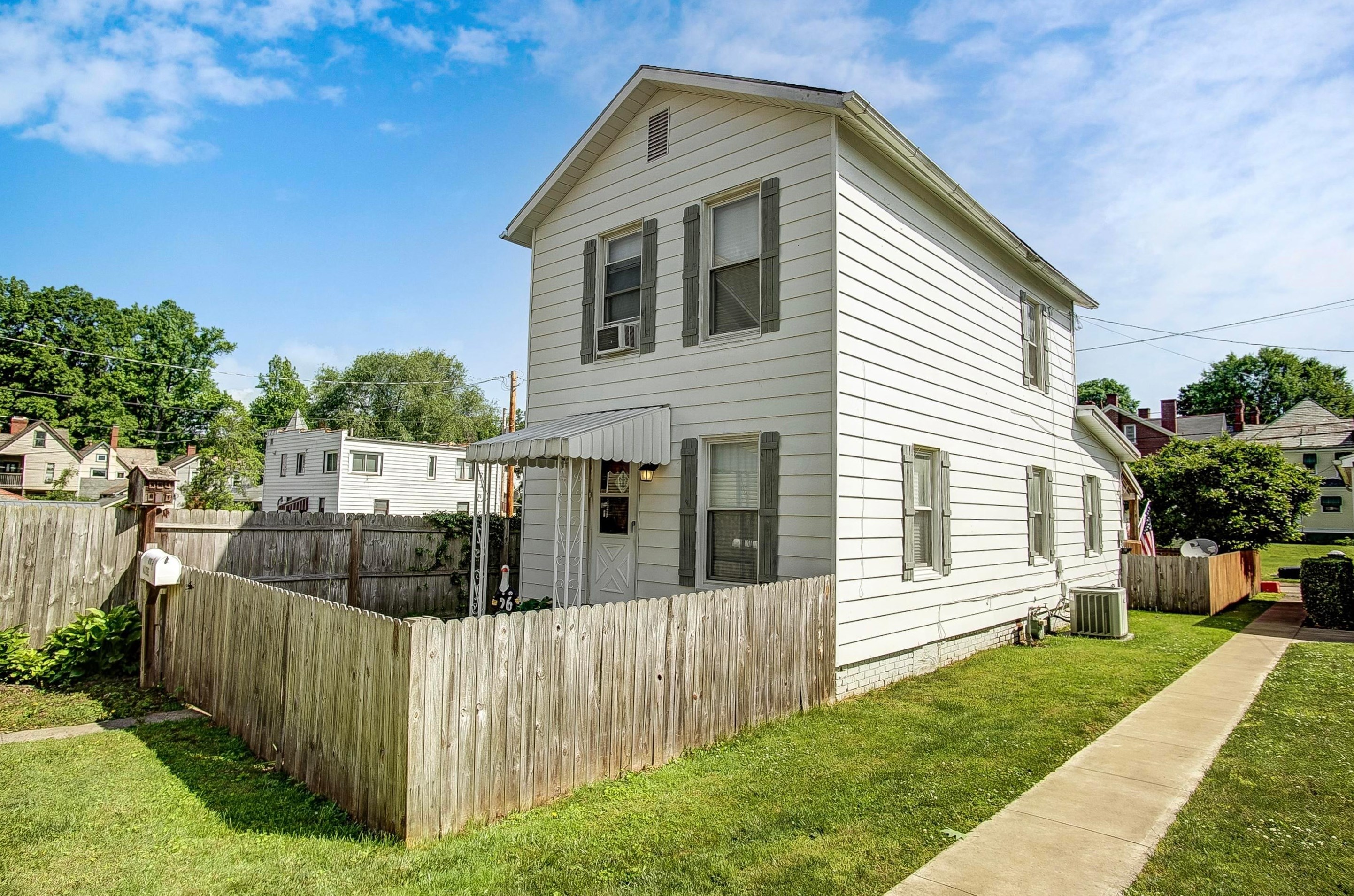 616 1/2 2nd St, Marietta, OH 45750